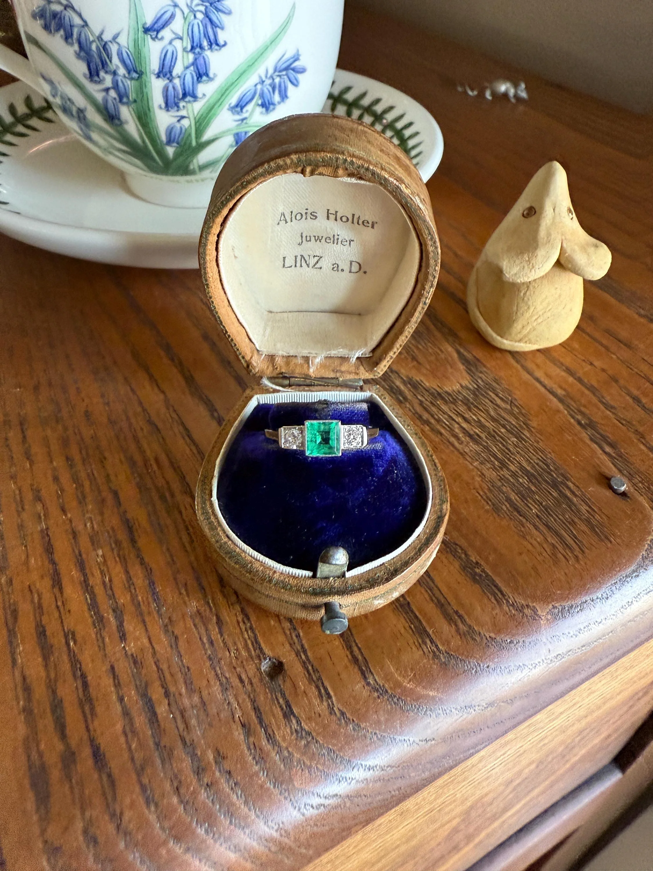 Art Deco Natural EMERALD Old Mine Cut DIAMOND Three Stone Ring 18k White Gold Band Green Milgrain Trinity Ornate Filigree - Image 7