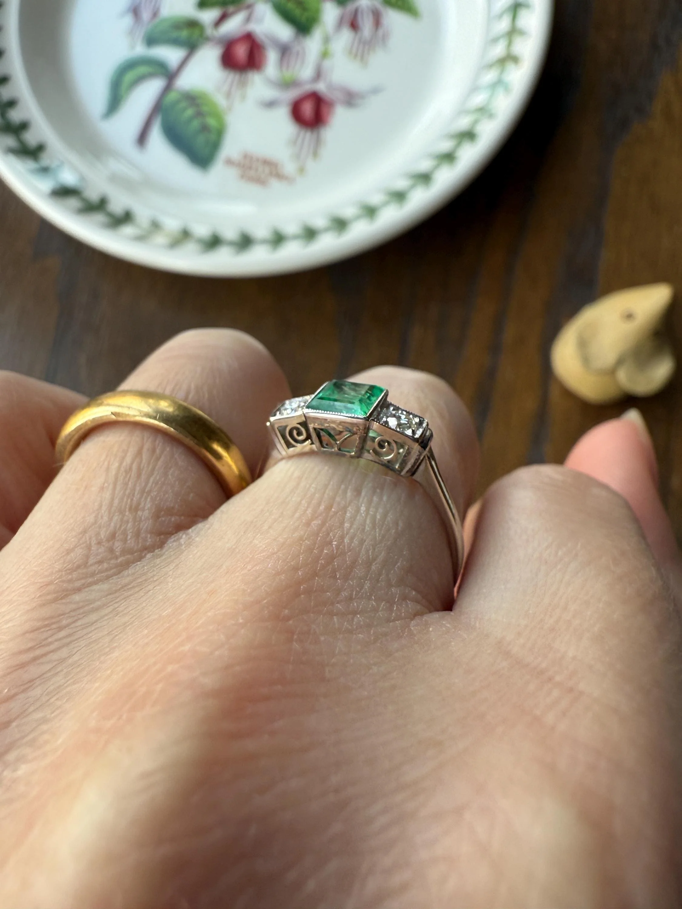 Art Deco Natural EMERALD Old Mine Cut DIAMOND Three Stone Ring 18k White Gold Band Green Milgrain Trinity Ornate Filigree - Image 8