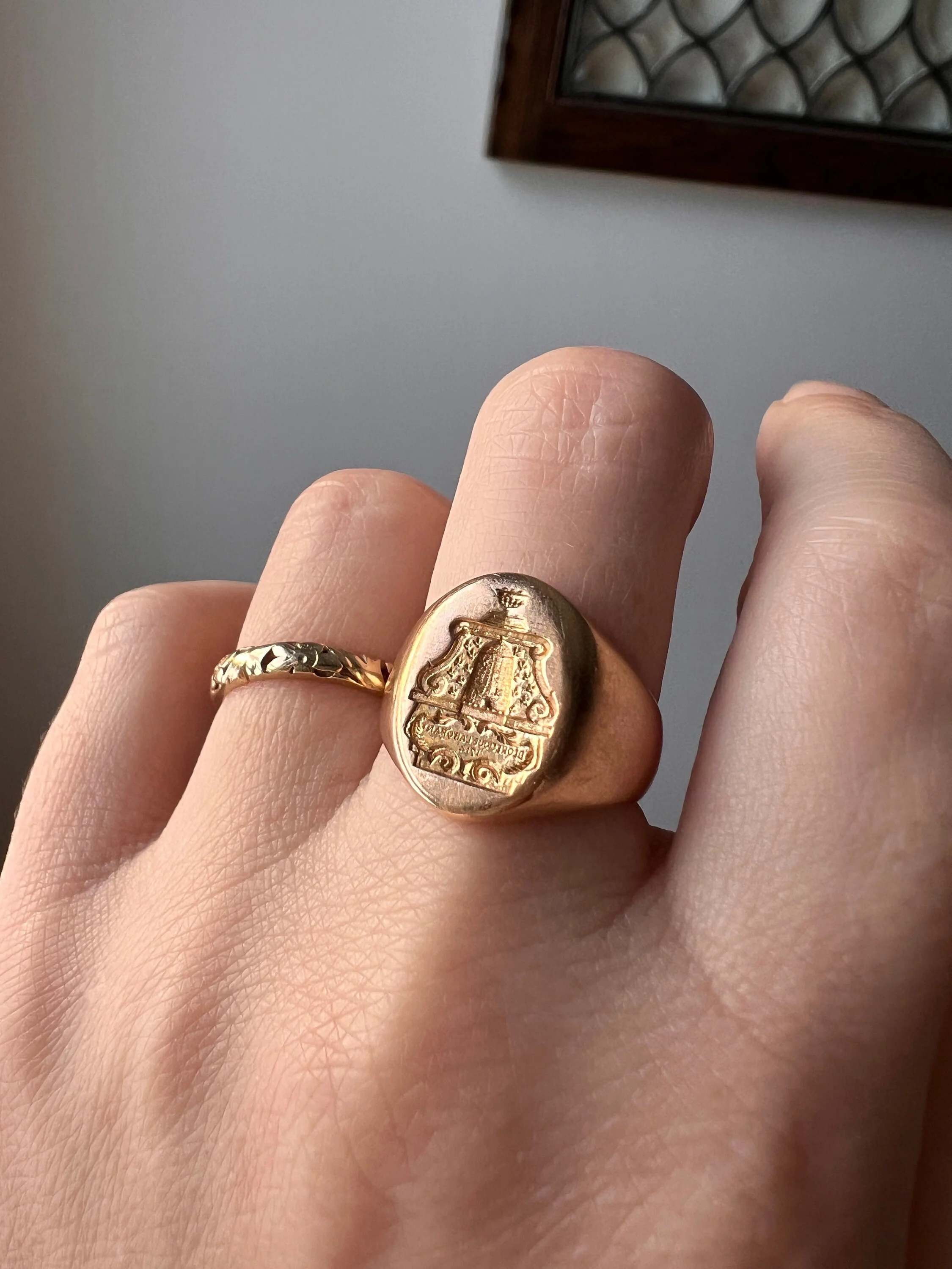 BEEHIVE French Antique Trudon Family Crest Coat of Arms Chunky French SIGNET Ring 9.8g 18k Gold - Image 4