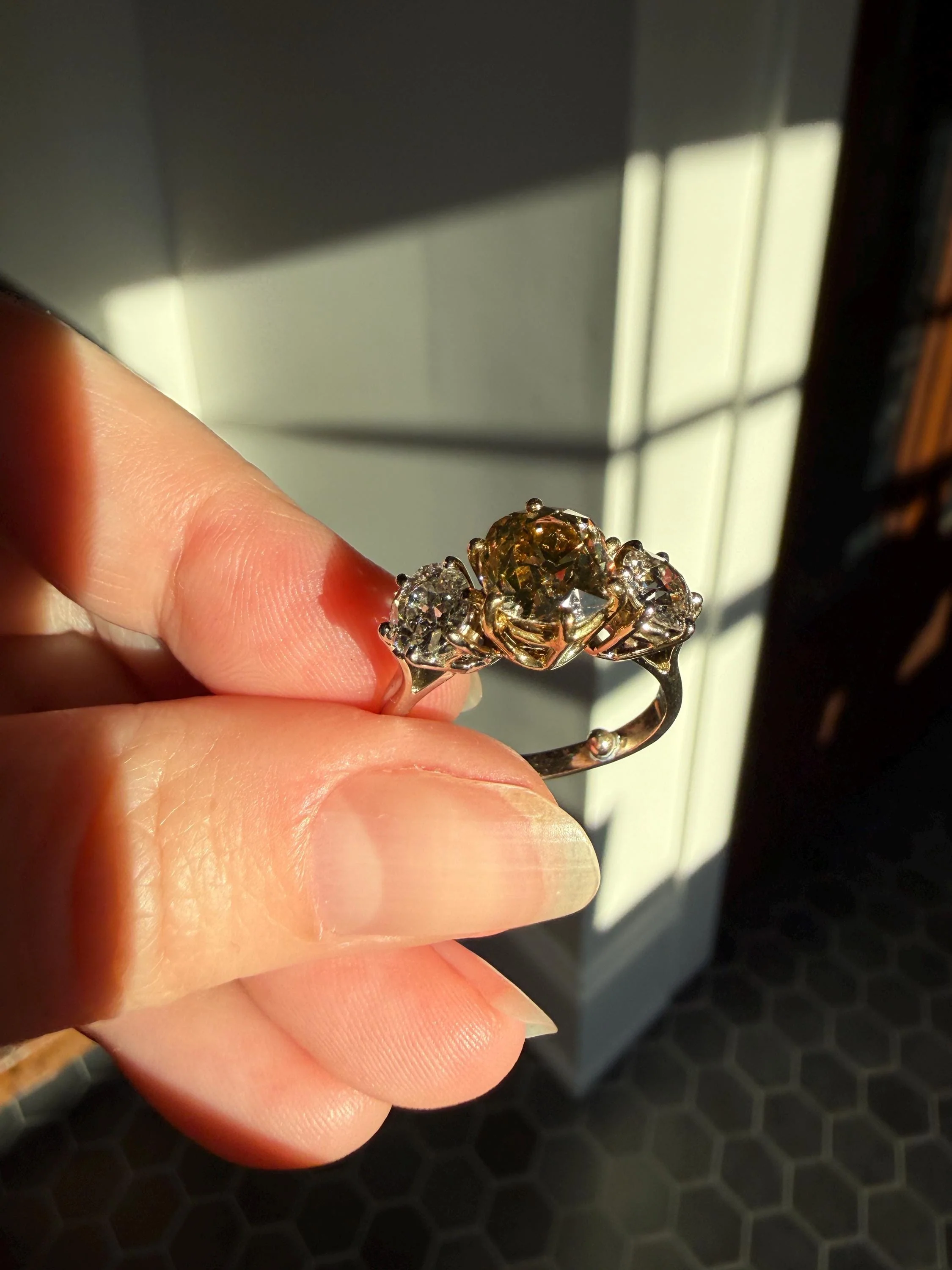 CHAMPAGNE Fancy Light BROWN Cognac Three Stone 3.3 Carats Old Mine Cut DIAMOND Ring 18k Yellow White Gold Vintage Art Deco Tall Stacker Band - Image 12