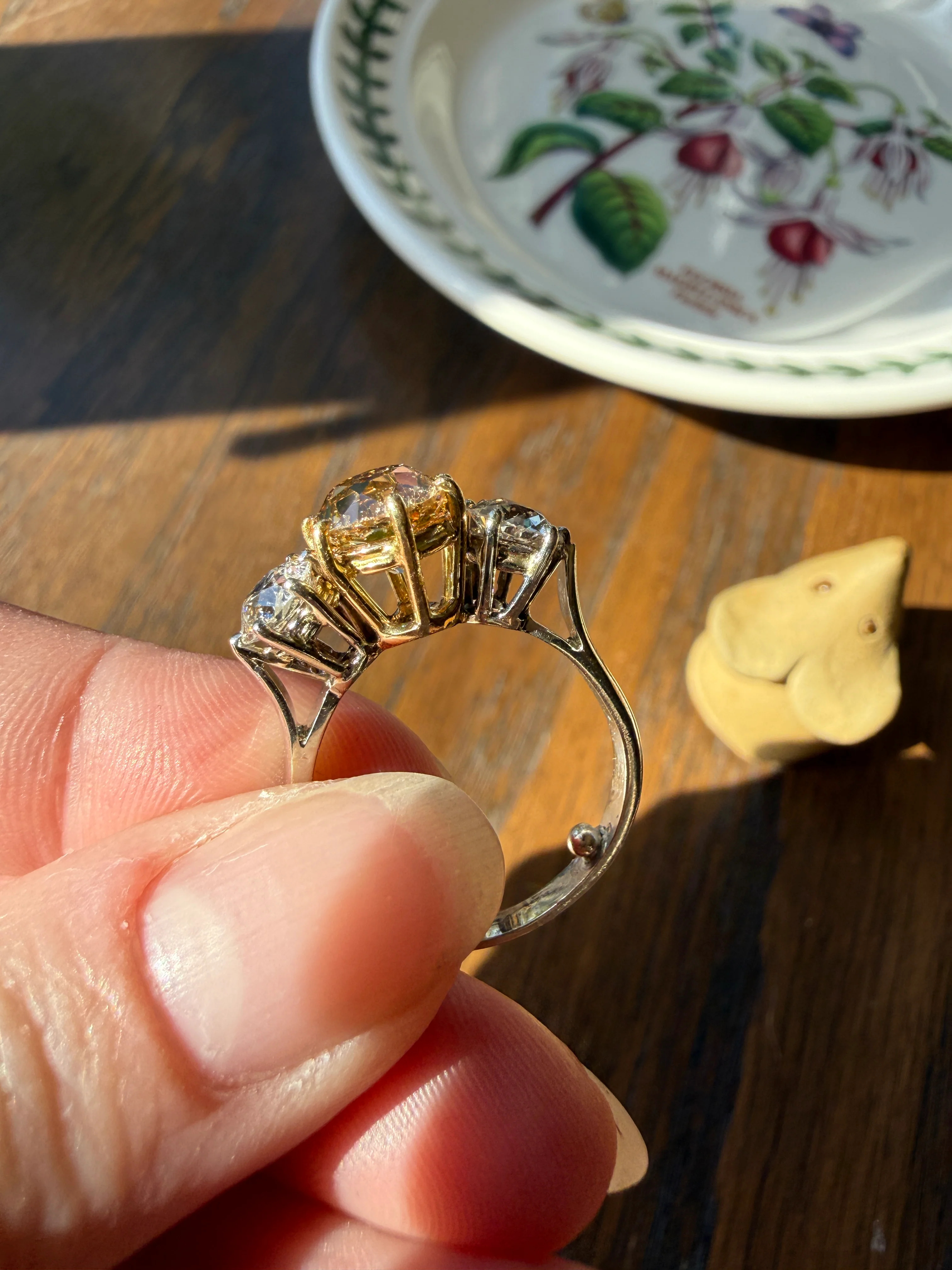 CHAMPAGNE Fancy Light BROWN Cognac Three Stone 3.3 Carats Old Mine Cut DIAMOND Ring 18k Yellow White Gold Vintage Art Deco Tall Stacker Band - Image 23