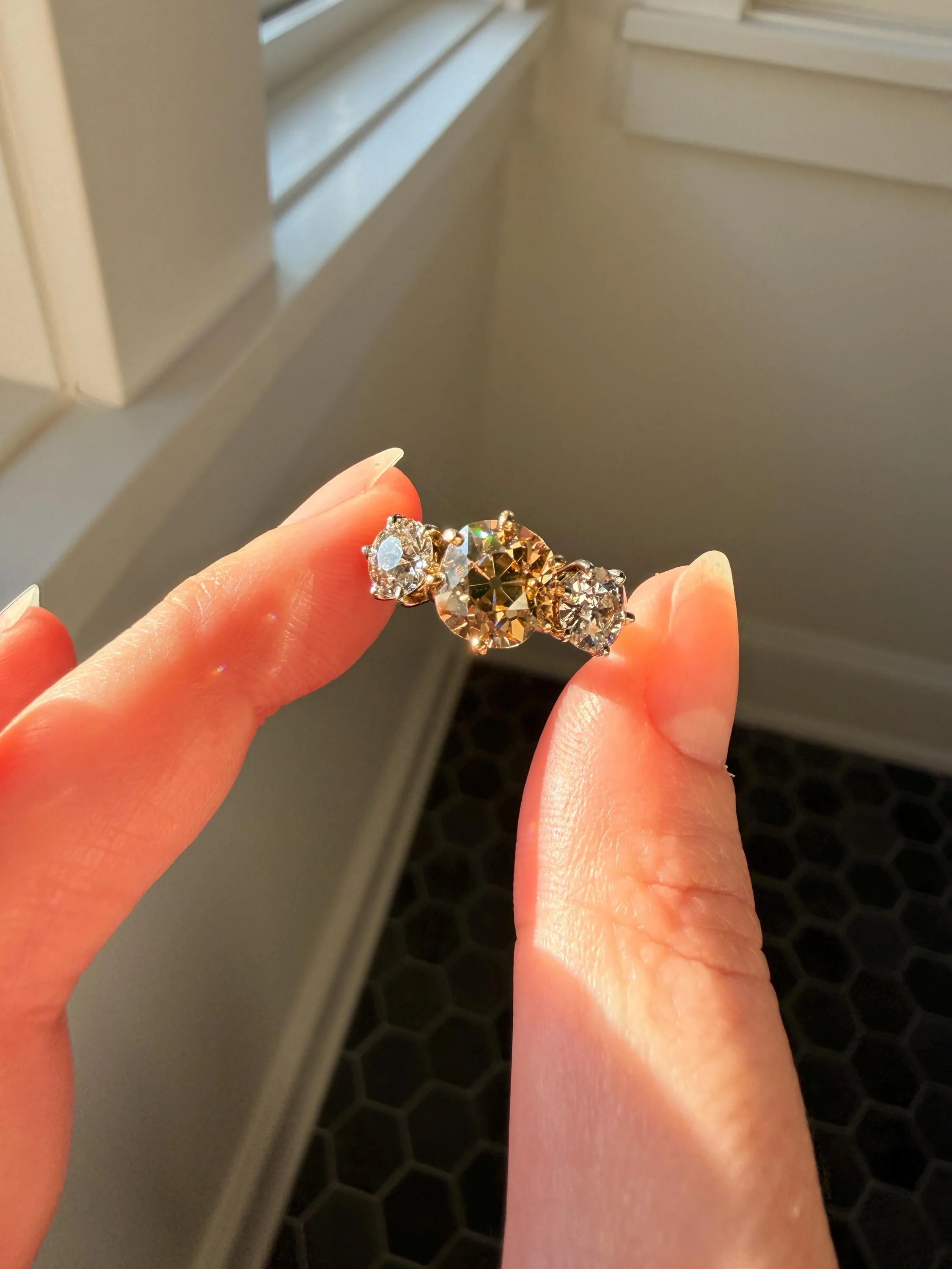 CHAMPAGNE Fancy Light BROWN Cognac Three Stone 3.3 Carats Old Mine Cut DIAMOND Ring 18k Yellow White Gold Vintage Art Deco Tall Stacker Band - Image 8