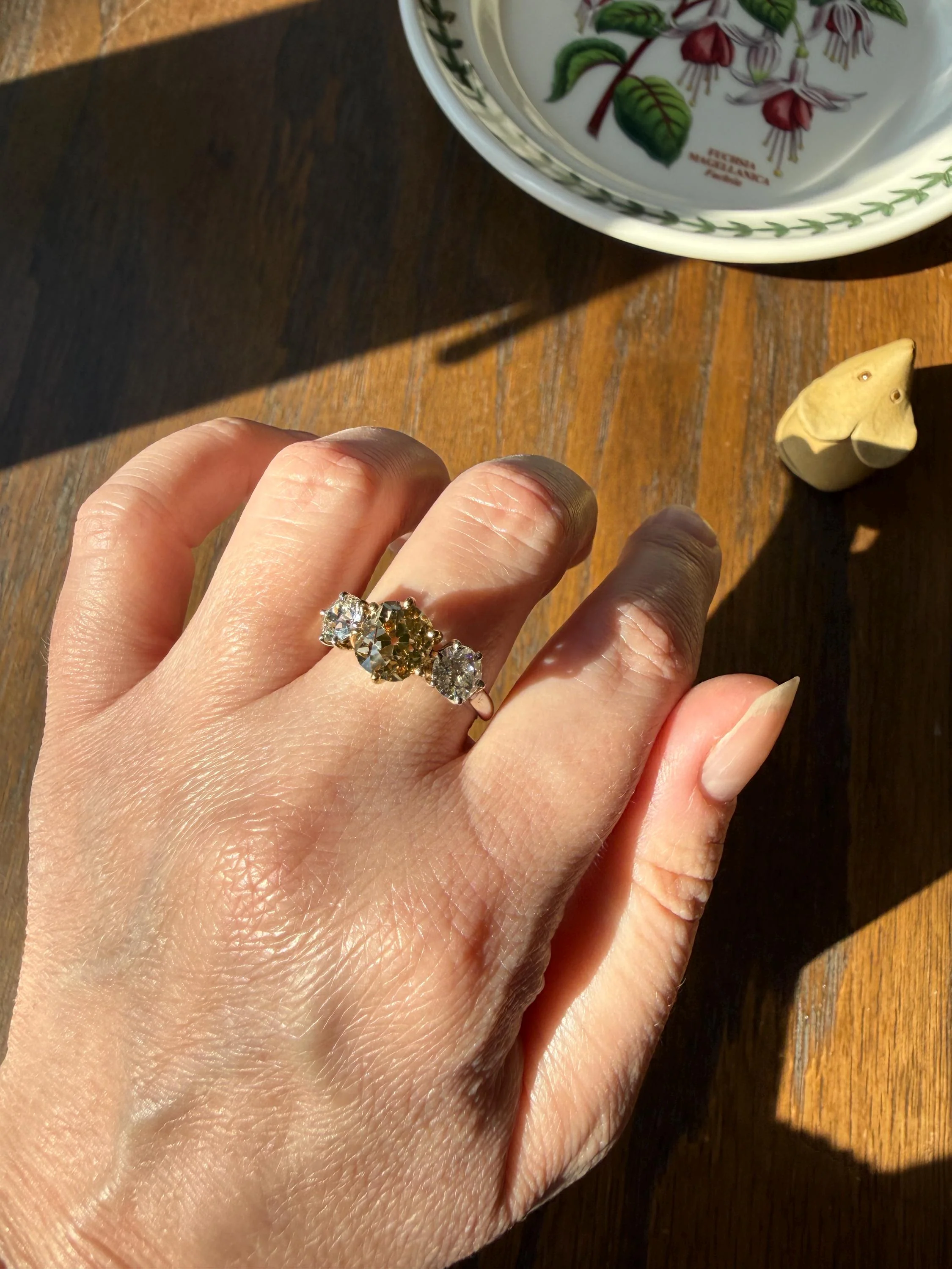 CHAMPAGNE Fancy Light BROWN Cognac Three Stone 3.3 Carats Old Mine Cut DIAMOND Ring 18k Yellow White Gold Vintage Art Deco Tall Stacker Band - Image 9