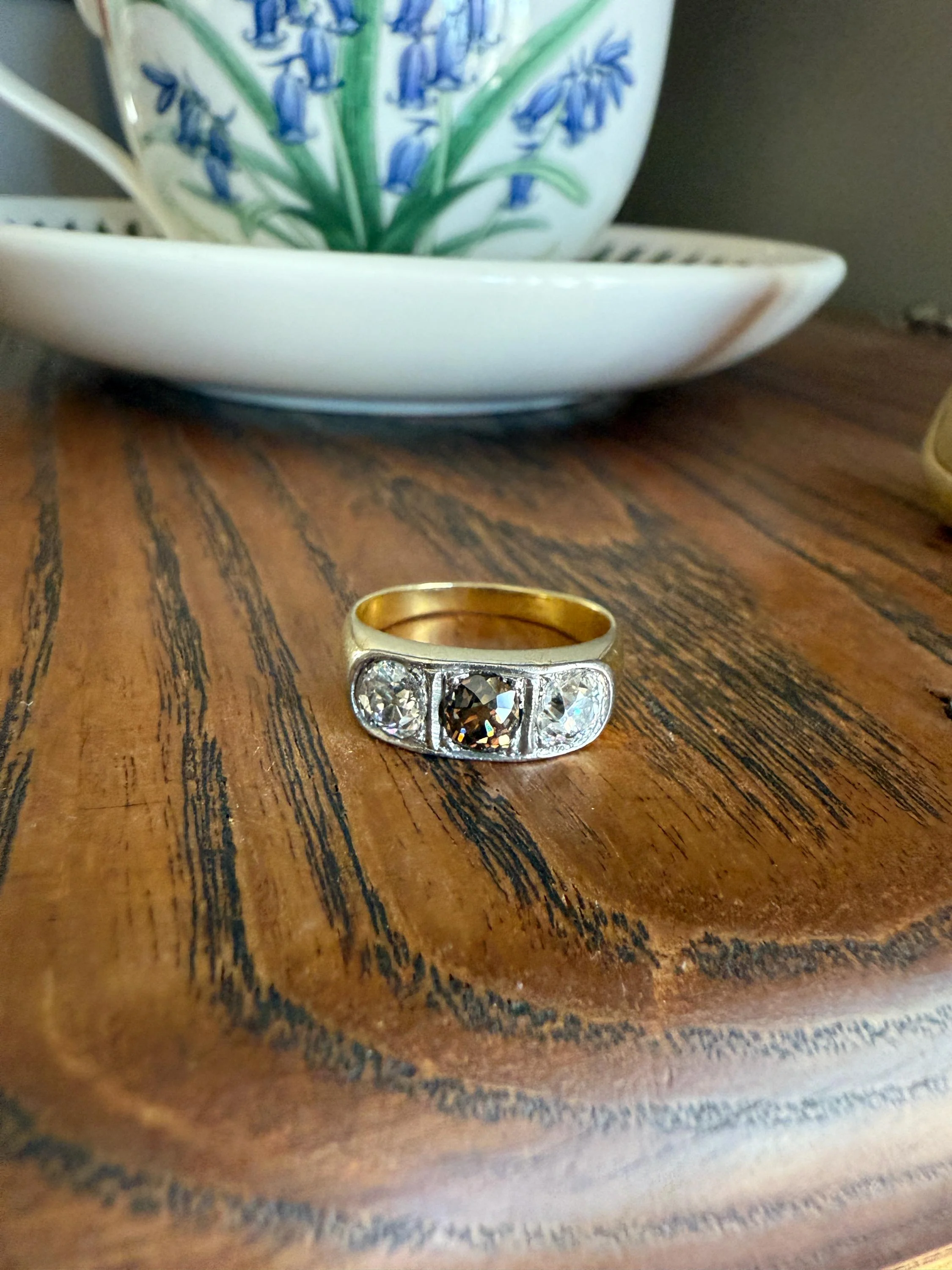 Chunky 1.65 Carat Antique Three Stone Old Mine Cut Diamond Chocolate Cognac Wide Band 18k Gold French Ring Belle Epoque Stacker - Image 3