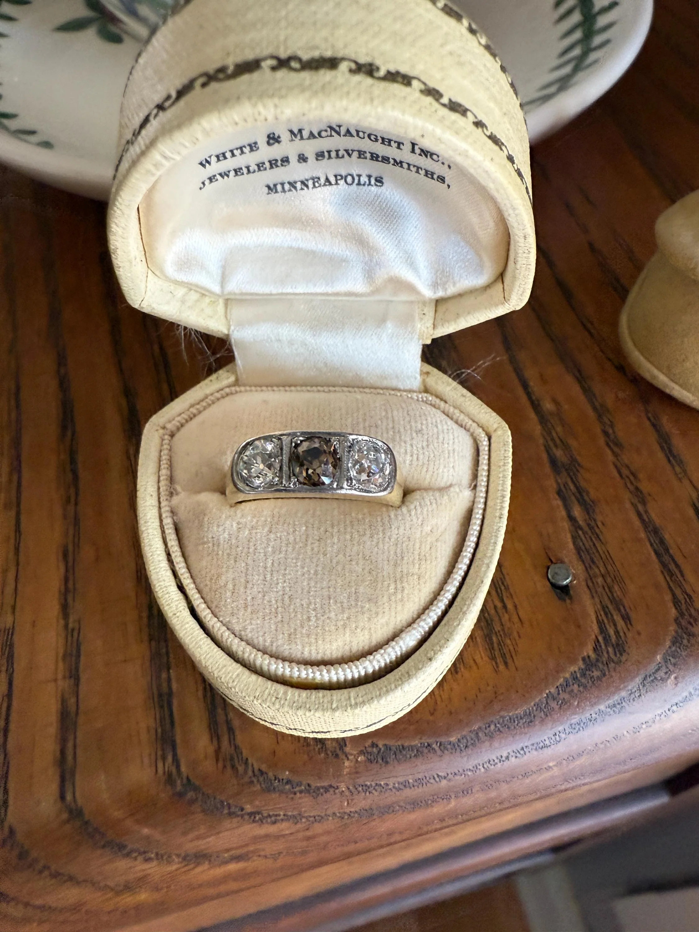 Chunky 1.65 Carat Antique Three Stone Old Mine Cut Diamond Chocolate Cognac Wide Band 18k Gold French Ring Belle Epoque Stacker - Image 4