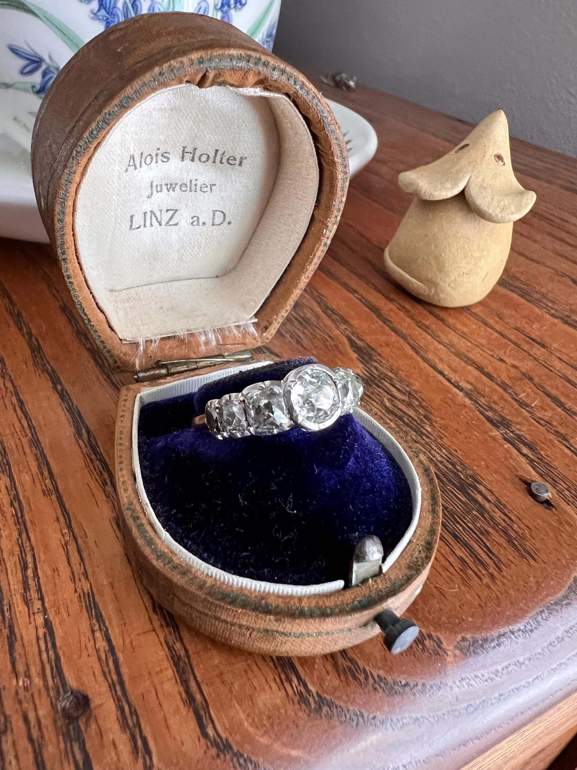 Chunky Three Carat Peruzzi Old Mine Cut DIAMOND Antique Domed Seven Stone HALF HOOP 18k Gold Ring Georgian Band - Image 4