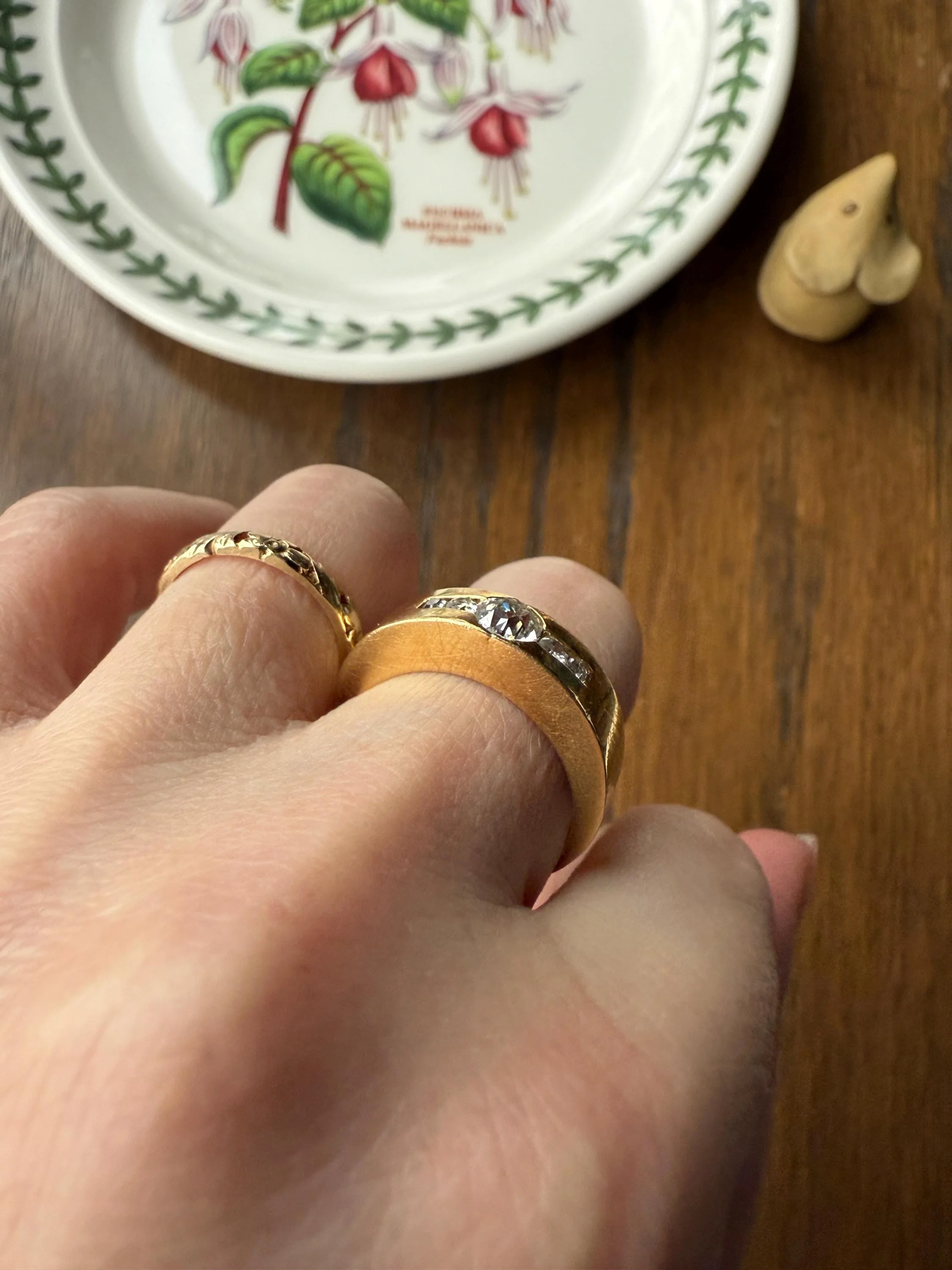 Chunky Unisex Eye Clean .9 Carat Ctw Old Mine Cut DIAMOND Cigar Band Heavy 8.2g 18k Gold Gypsy Ring Stacker Five Stone Vintage to Antique - Image 11