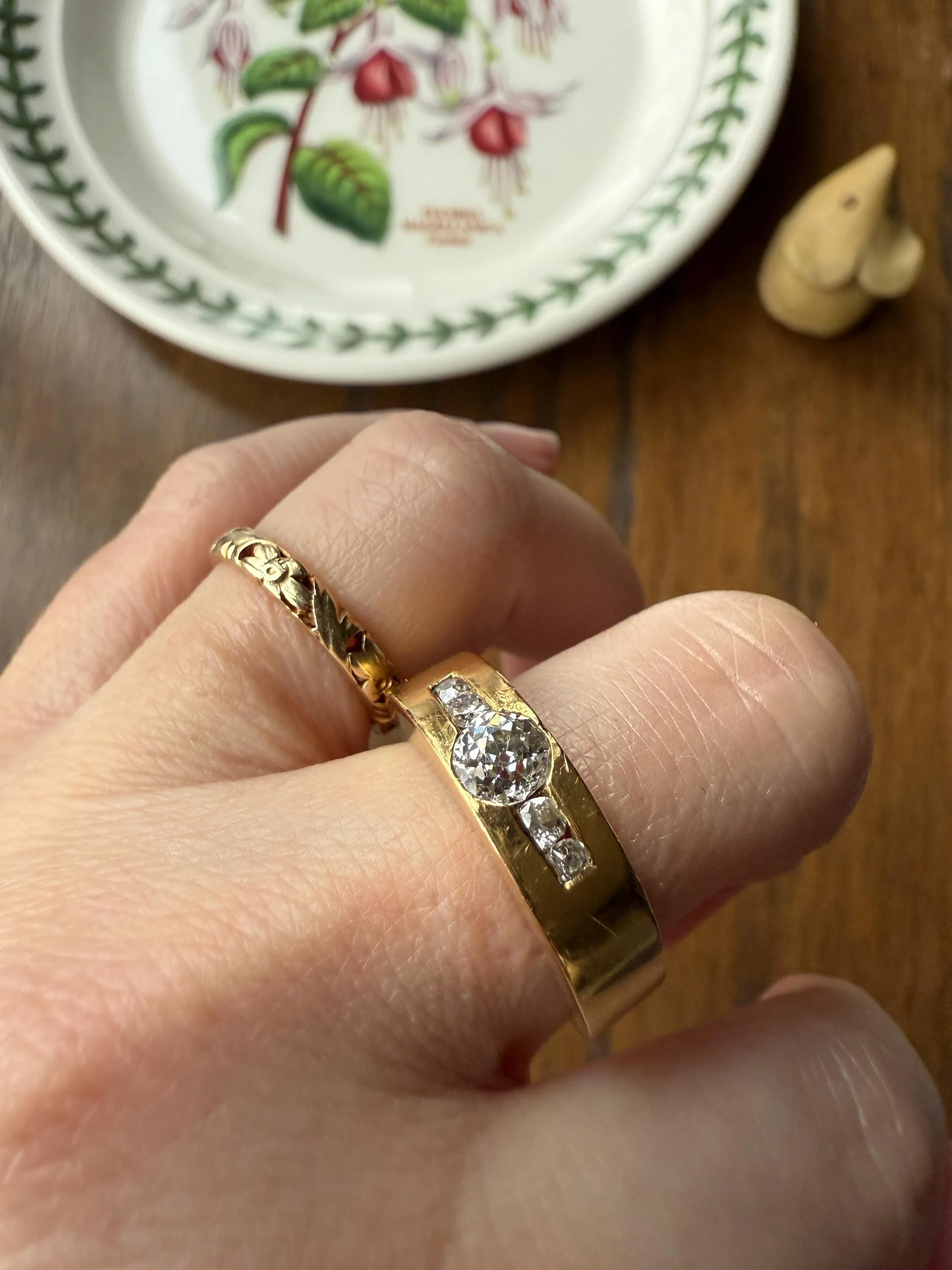 Chunky Unisex Eye Clean .9 Carat Ctw Old Mine Cut DIAMOND Cigar Band Heavy 8.2g 18k Gold Gypsy Ring Stacker Five Stone Vintage to Antique - Image 12