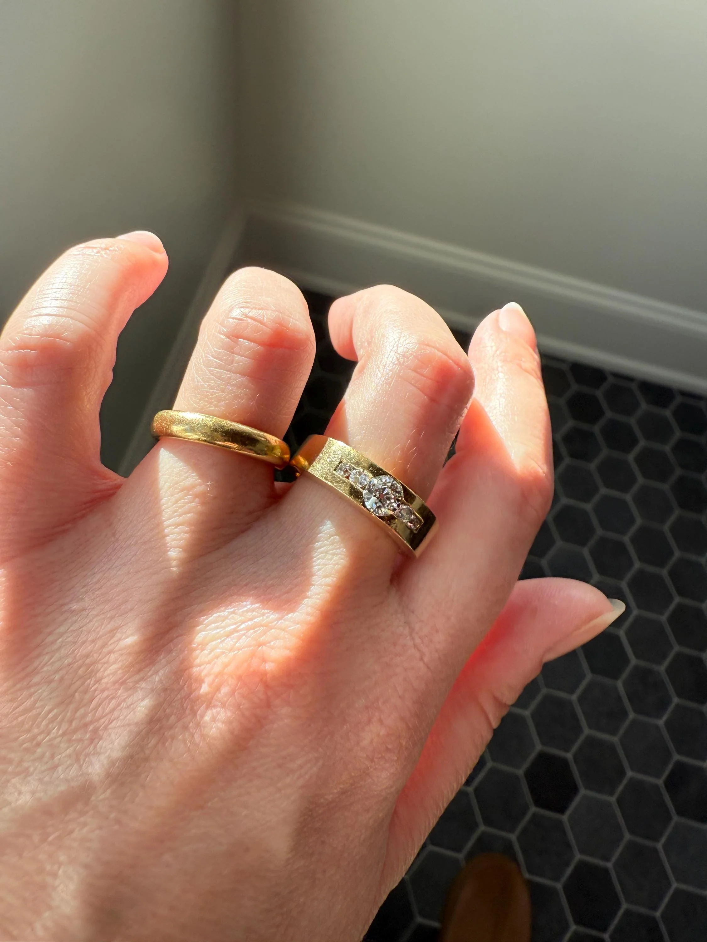 Chunky Unisex Eye Clean .9 Carat Ctw Old Mine Cut DIAMOND Cigar Band Heavy 8.2g 18k Gold Gypsy Ring Stacker Five Stone Vintage to Antique - Image 2