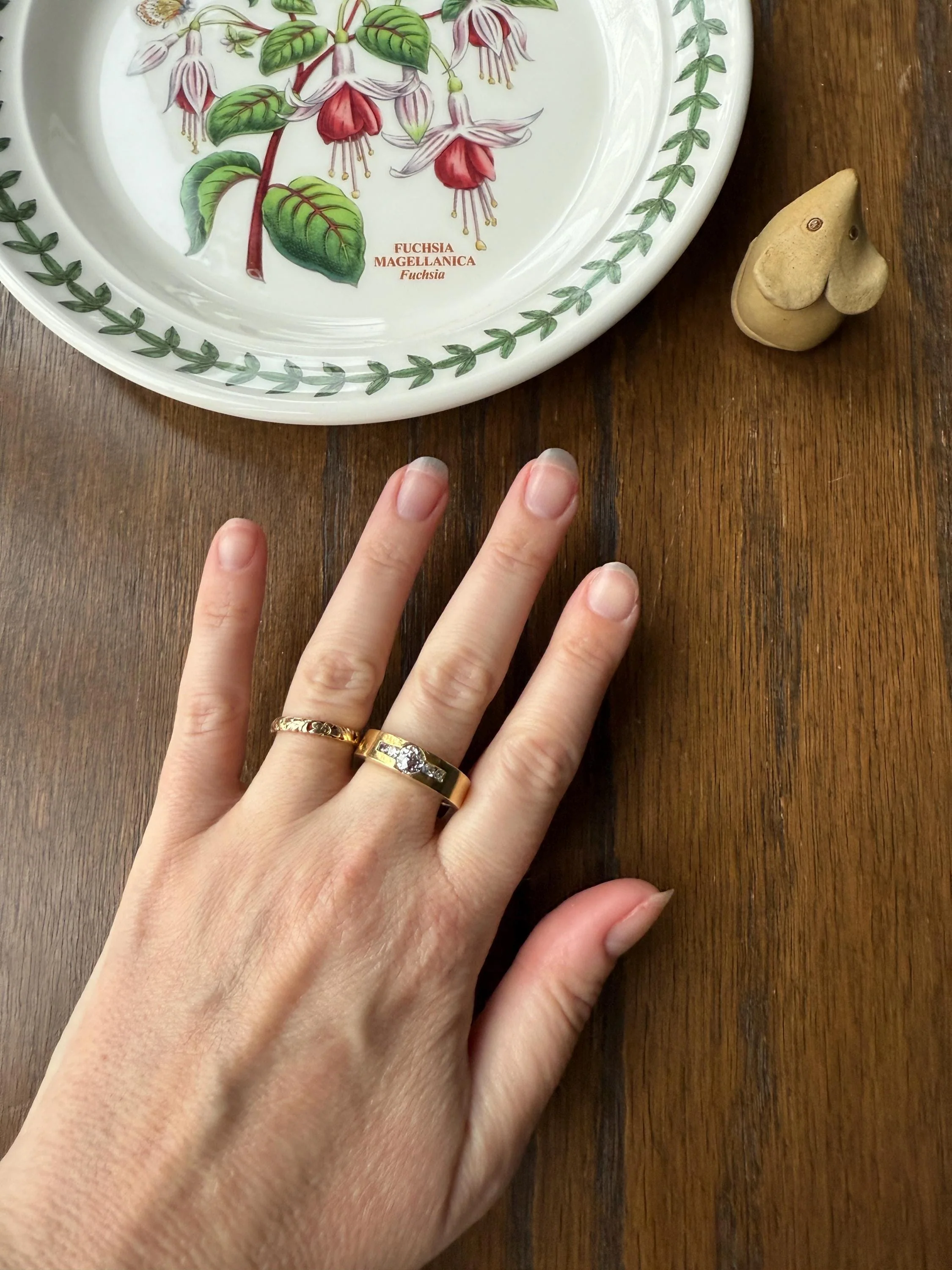 Chunky Unisex Eye Clean .9 Carat Ctw Old Mine Cut DIAMOND Cigar Band Heavy 8.2g 18k Gold Gypsy Ring Stacker Five Stone Vintage to Antique - Image 3