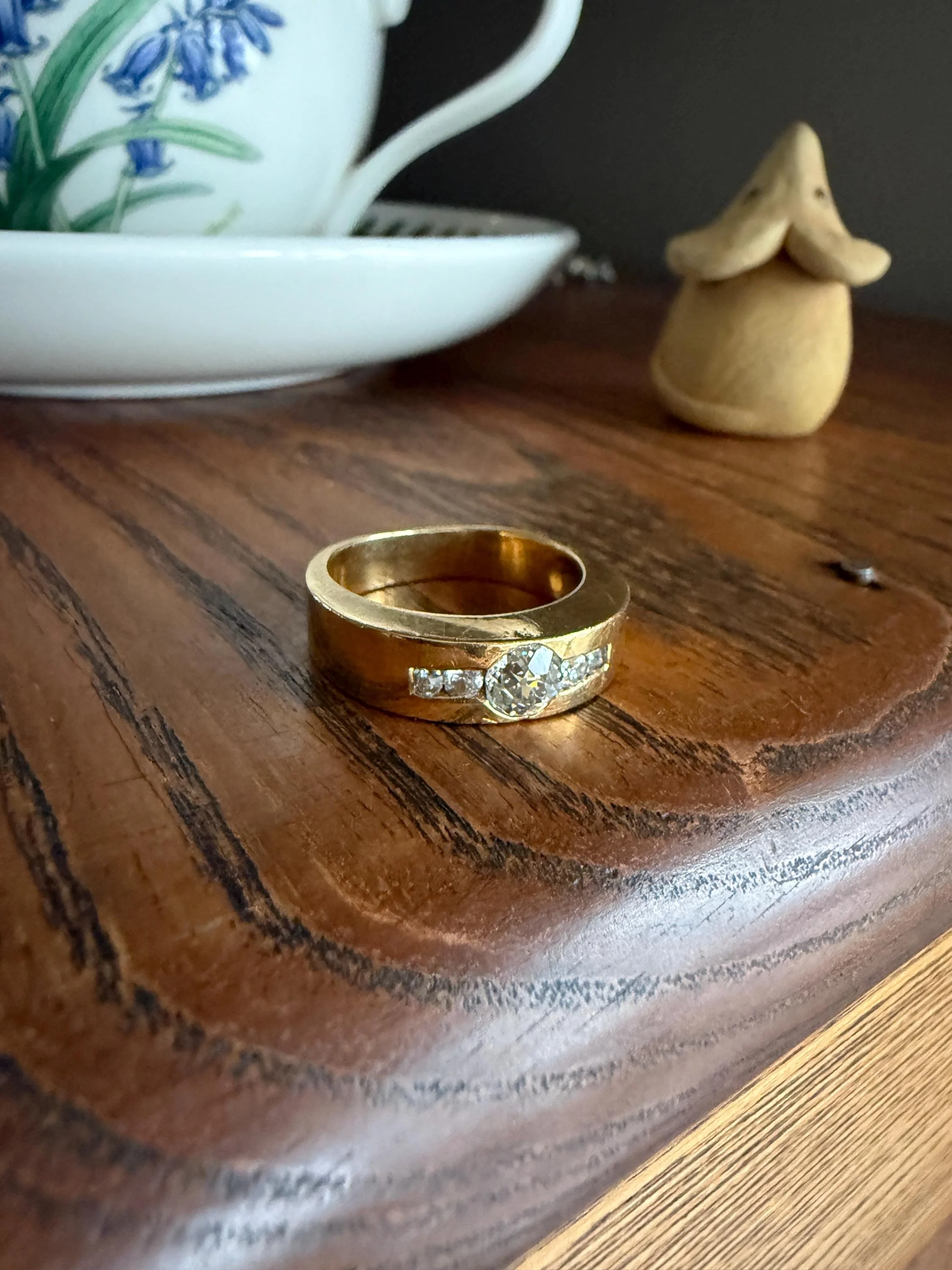 Chunky Unisex Eye Clean .9 Carat Ctw Old Mine Cut DIAMOND Cigar Band Heavy 8.2g 18k Gold Gypsy Ring Stacker Five Stone Vintage to Antique - Image 4