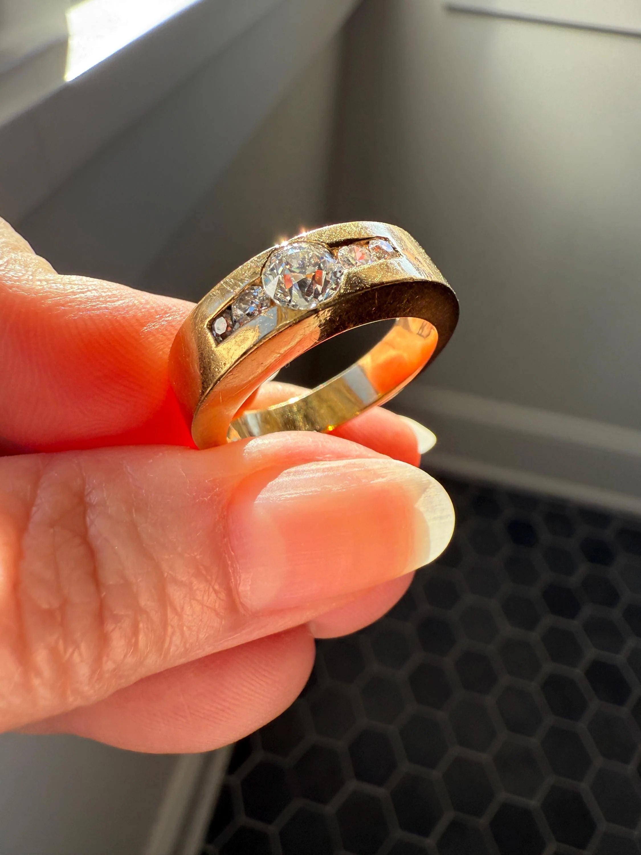 Chunky Unisex Eye Clean .9 Carat Ctw Old Mine Cut DIAMOND Cigar Band Heavy 8.2g 18k Gold Gypsy Ring Stacker Five Stone Vintage to Antique - Image 5