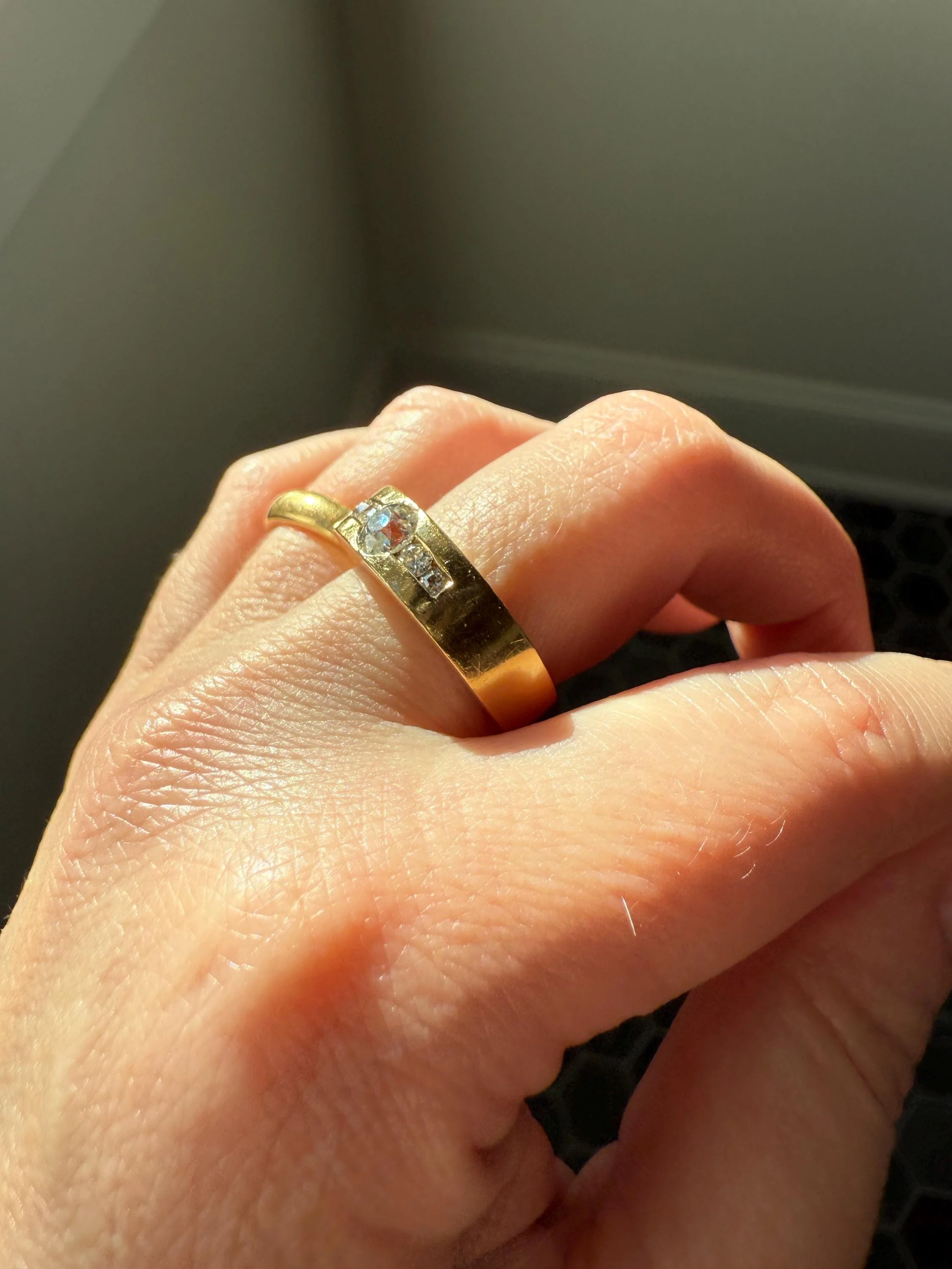 Chunky Unisex Eye Clean .9 Carat Ctw Old Mine Cut DIAMOND Cigar Band Heavy 8.2g 18k Gold Gypsy Ring Stacker Five Stone Vintage to Antique - Image 7