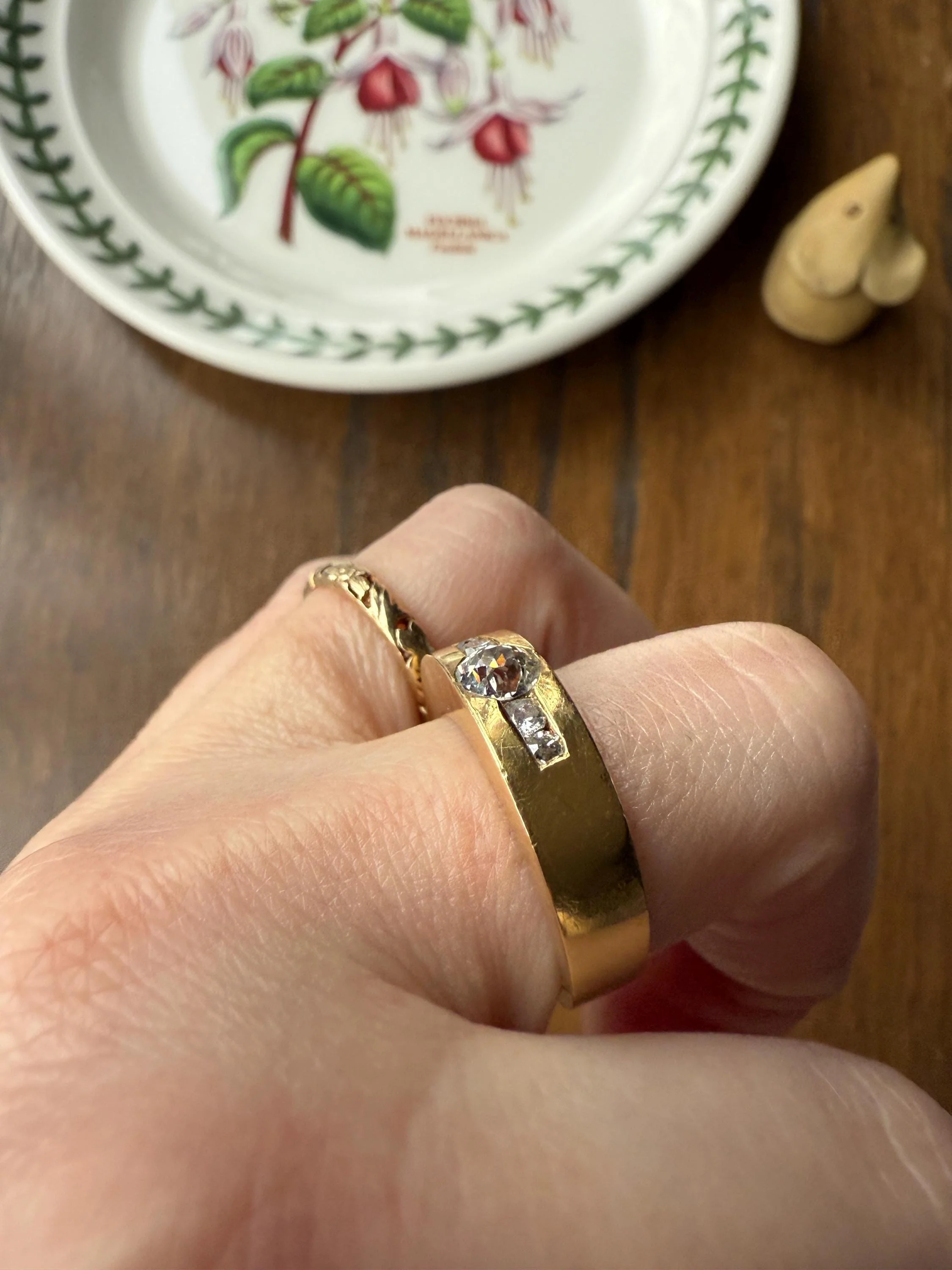 Chunky Unisex Eye Clean .9 Carat Ctw Old Mine Cut DIAMOND Cigar Band Heavy 8.2g 18k Gold Gypsy Ring Stacker Five Stone Vintage to Antique - Image 9