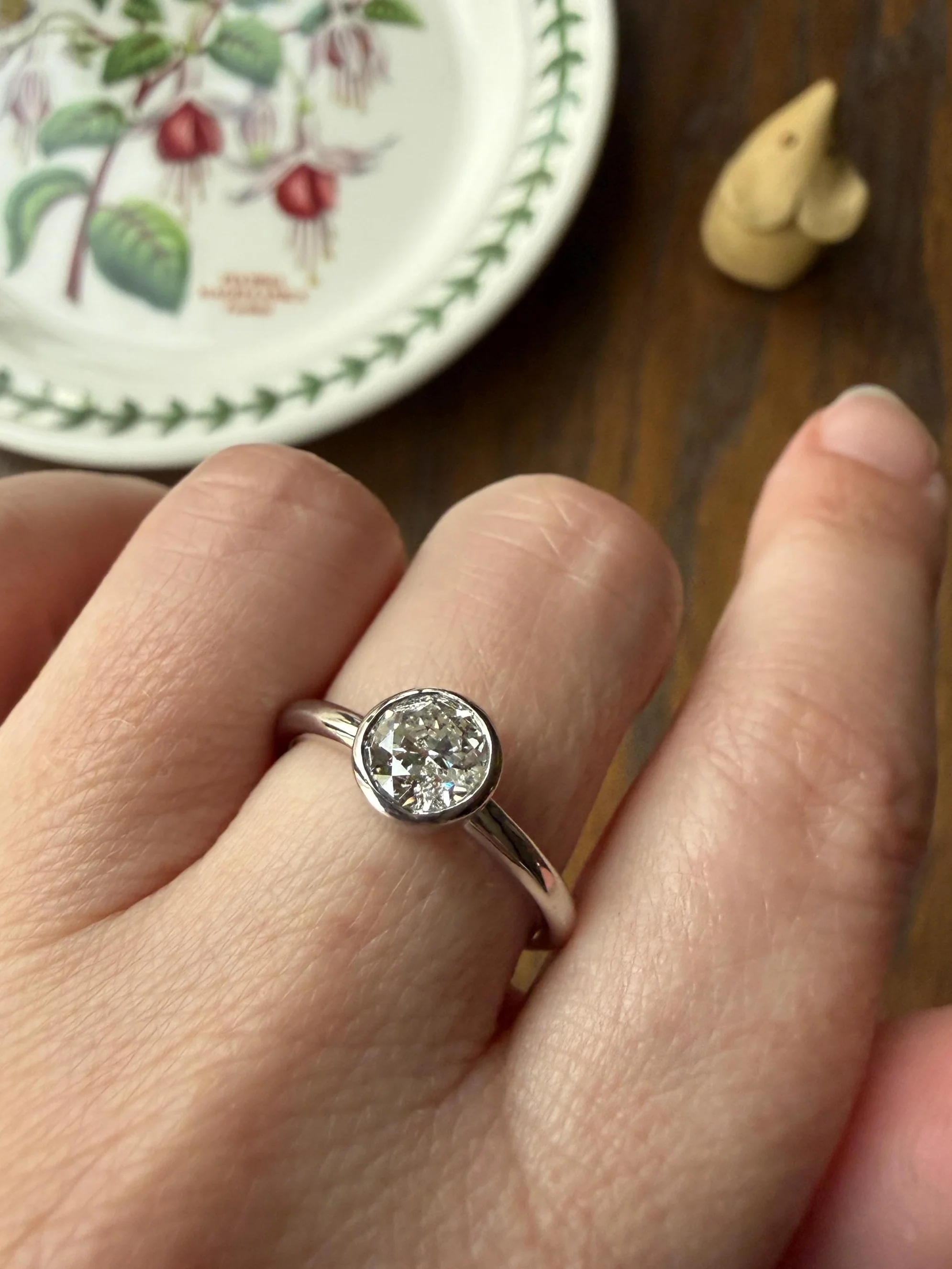 Chunky Vintage 0.9 Carat Old European Cut DIAMOND Bezel Set Ring Art Deco Stacker Donut Band 18k White Gold Solitaire Geometric Engagement