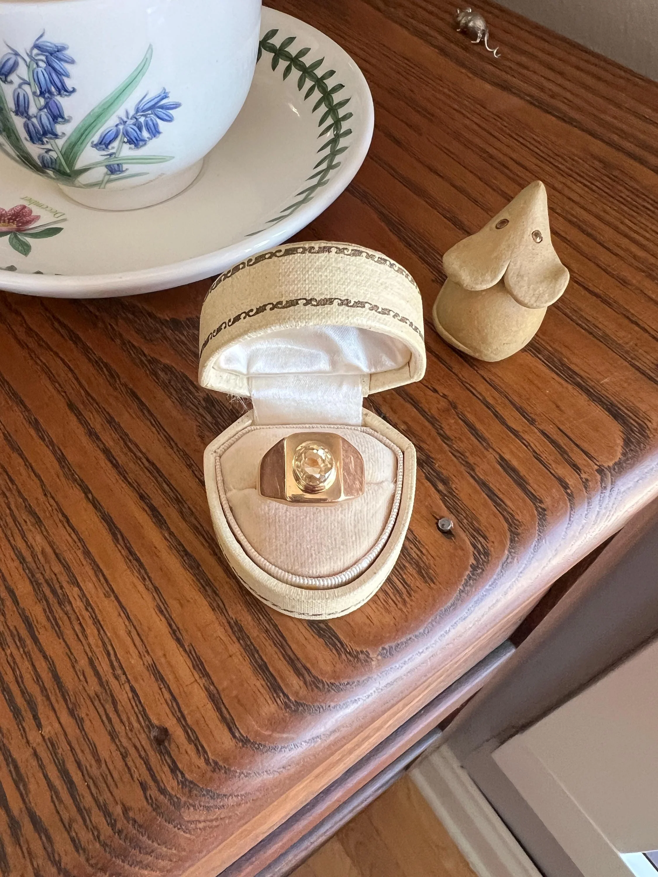 Chunky YELLOW SAPPHIRE French Vintage Art Deco Pale Canary Oval 18k Gold Ring CHUNKY Wide Band Signet Unisex Man or Stacker Rectangle Band - Image 5
