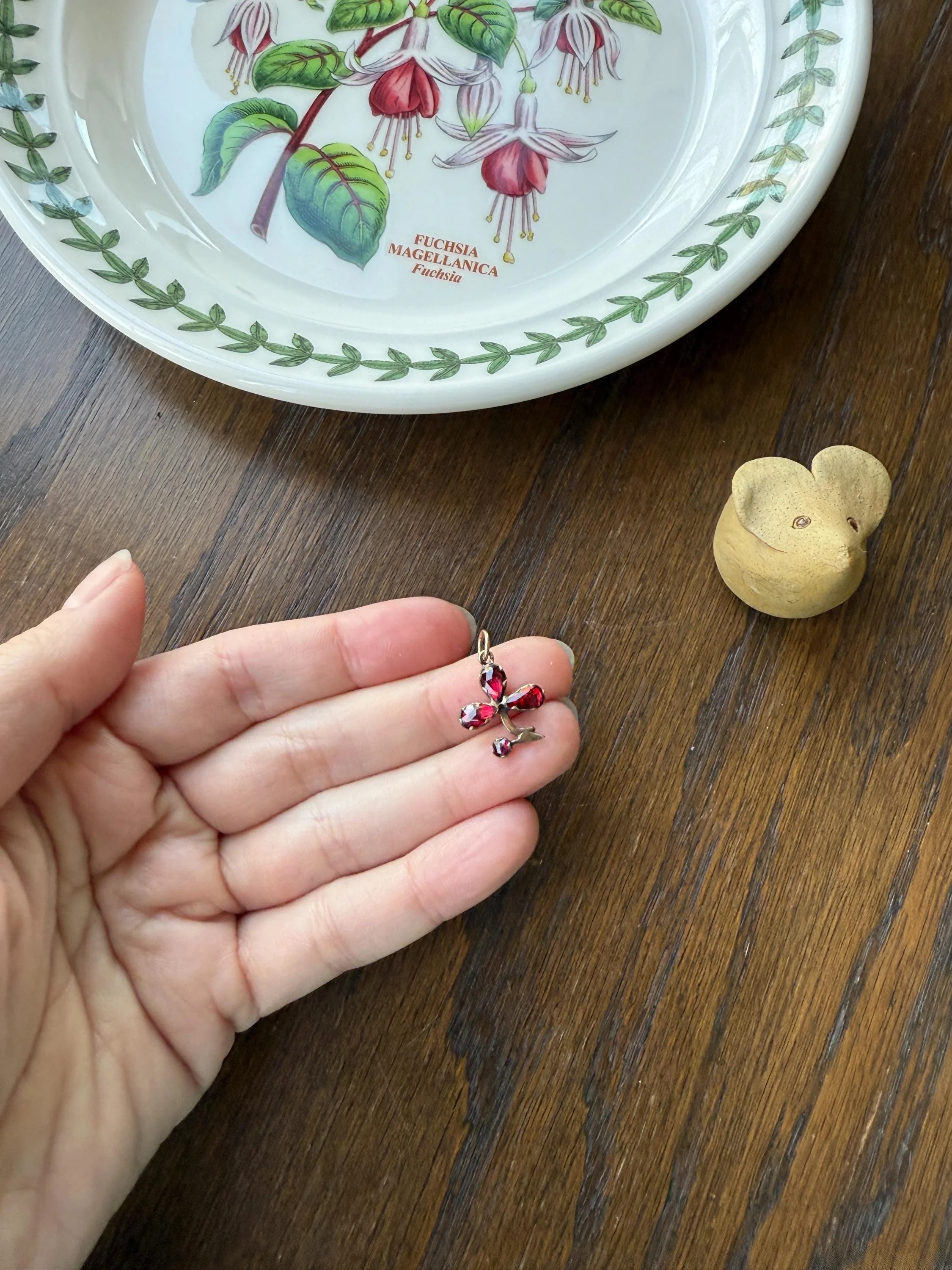 CLOVER Perpignan Garnet Victorian Era French Antique Charm Pendant 18k Gold Neckmess Neckstack Bracelet Figural Lucky Good Luck - Image 3
