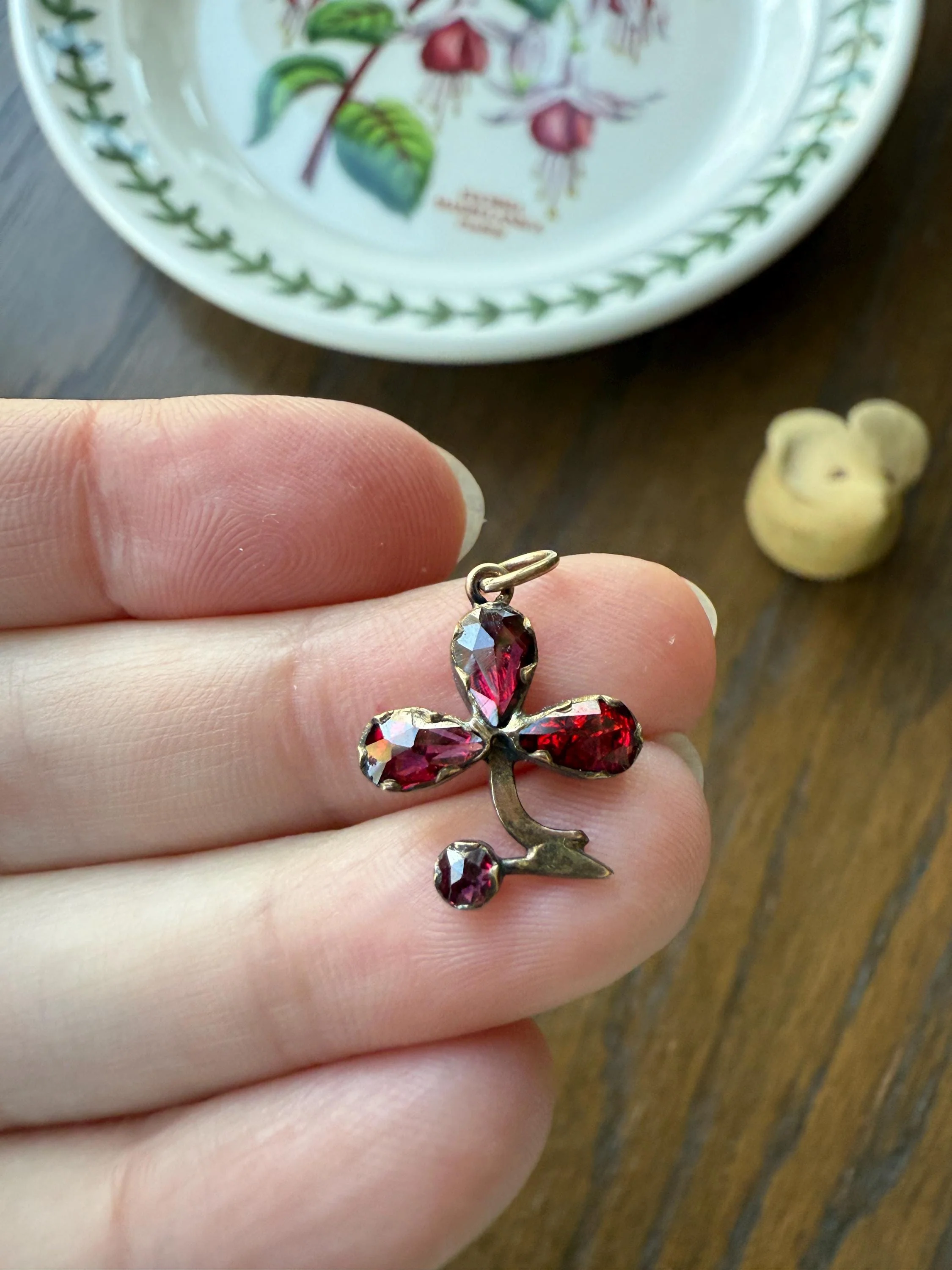 CLOVER Perpignan Garnet Victorian Era French Antique Charm Pendant 18k Gold Neckmess Neckstack Bracelet Figural Lucky Good Luck - Image 4