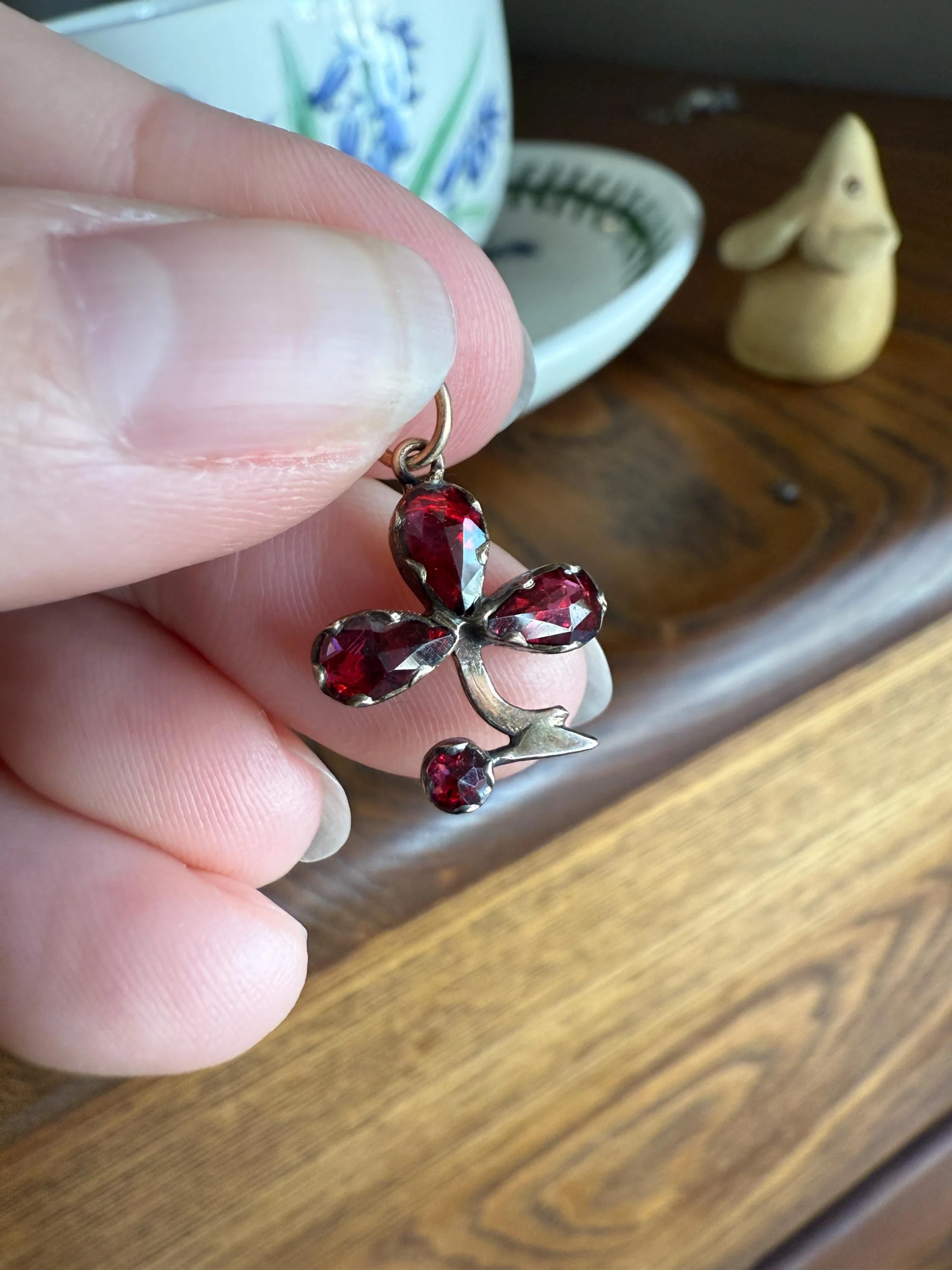 CLOVER Perpignan Garnet Victorian Era French Antique Charm Pendant 18k Gold Neckmess Neckstack Bracelet Figural Lucky Good Luck - Image 5