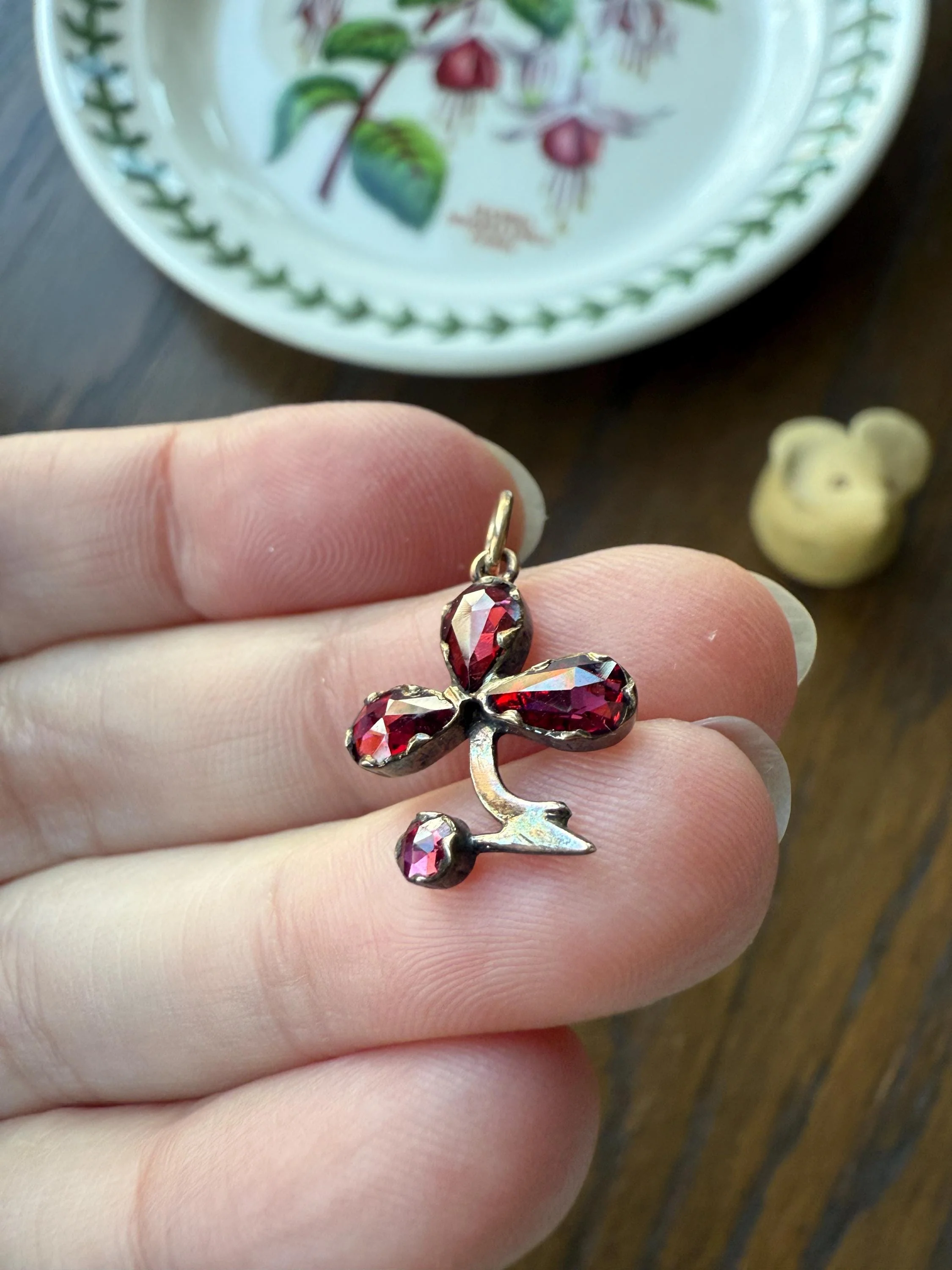 CLOVER Perpignan Garnet Victorian Era French Antique Charm Pendant 18k Gold Neckmess Neckstack Bracelet Figural Lucky Good Luck - Image 7