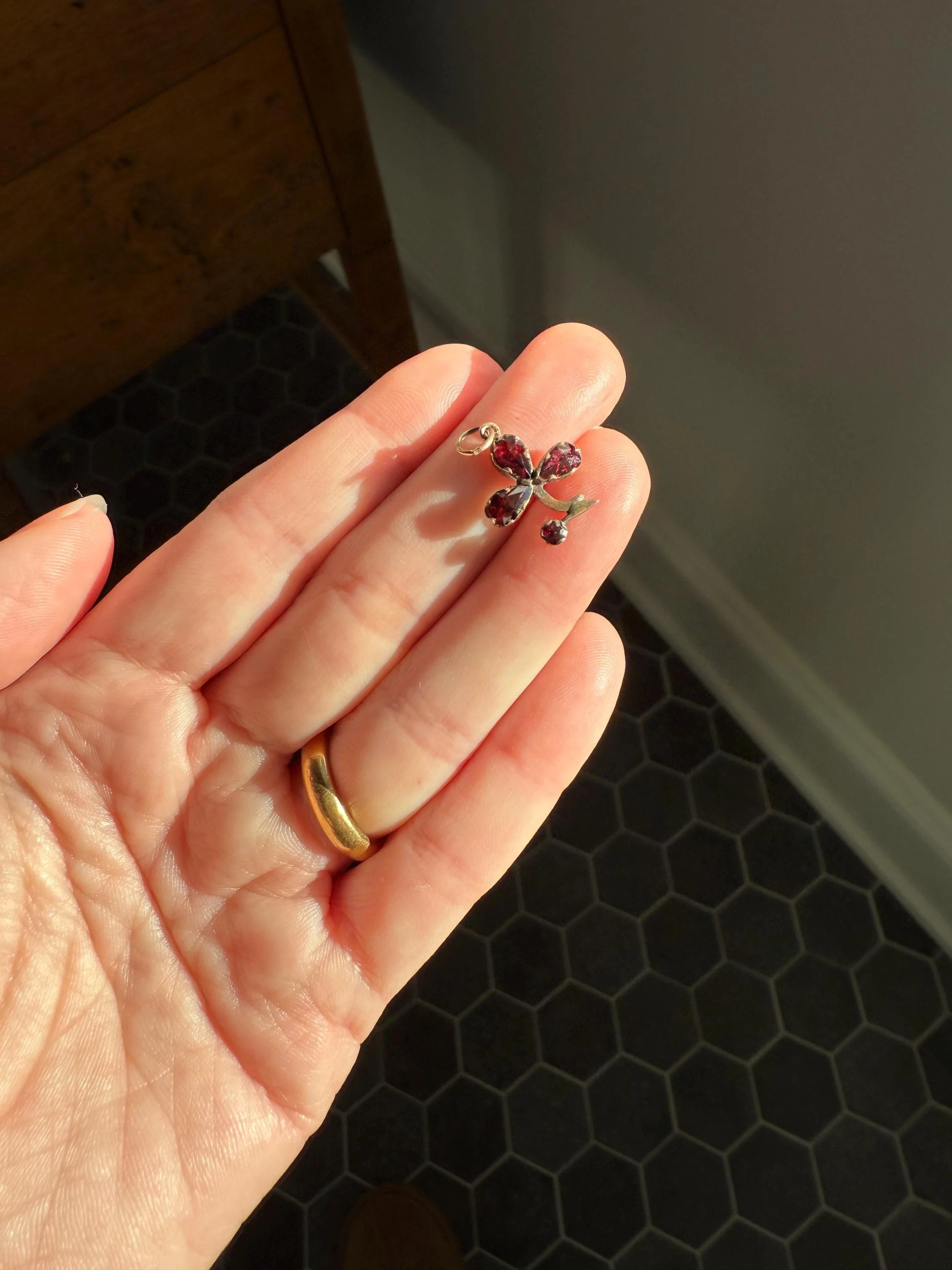 CLOVER Perpignan Garnet Victorian Era French Antique Charm Pendant 18k Gold Neckmess Neckstack Bracelet Figural Lucky Good Luck - Image 8