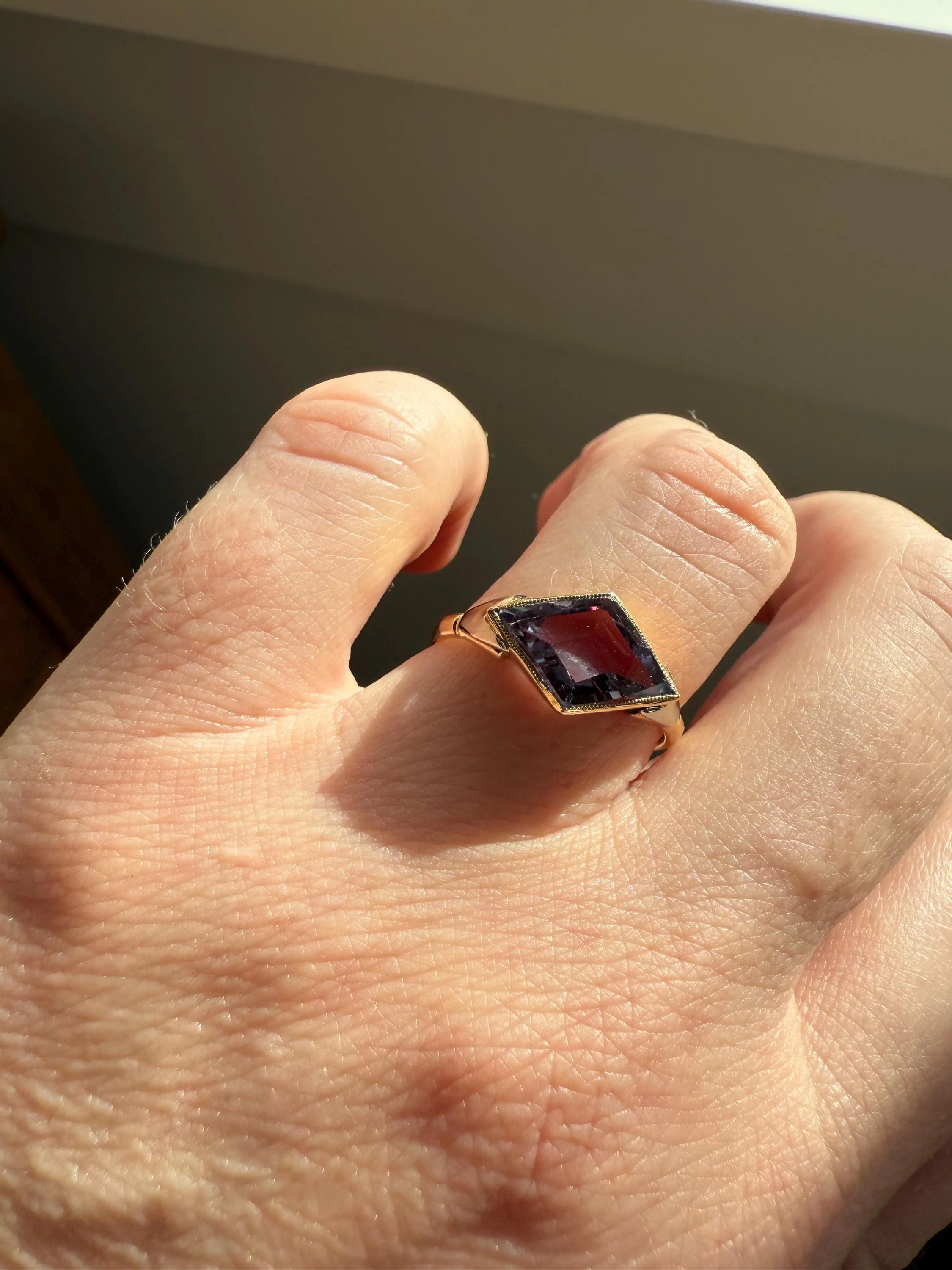Color Change Indigo Purple Blue SAPPHIRE or Alexandrite? East West KITE Lozenge 18k French Vintage to Art Deco Ring Geometric Stacker Band - Image 10