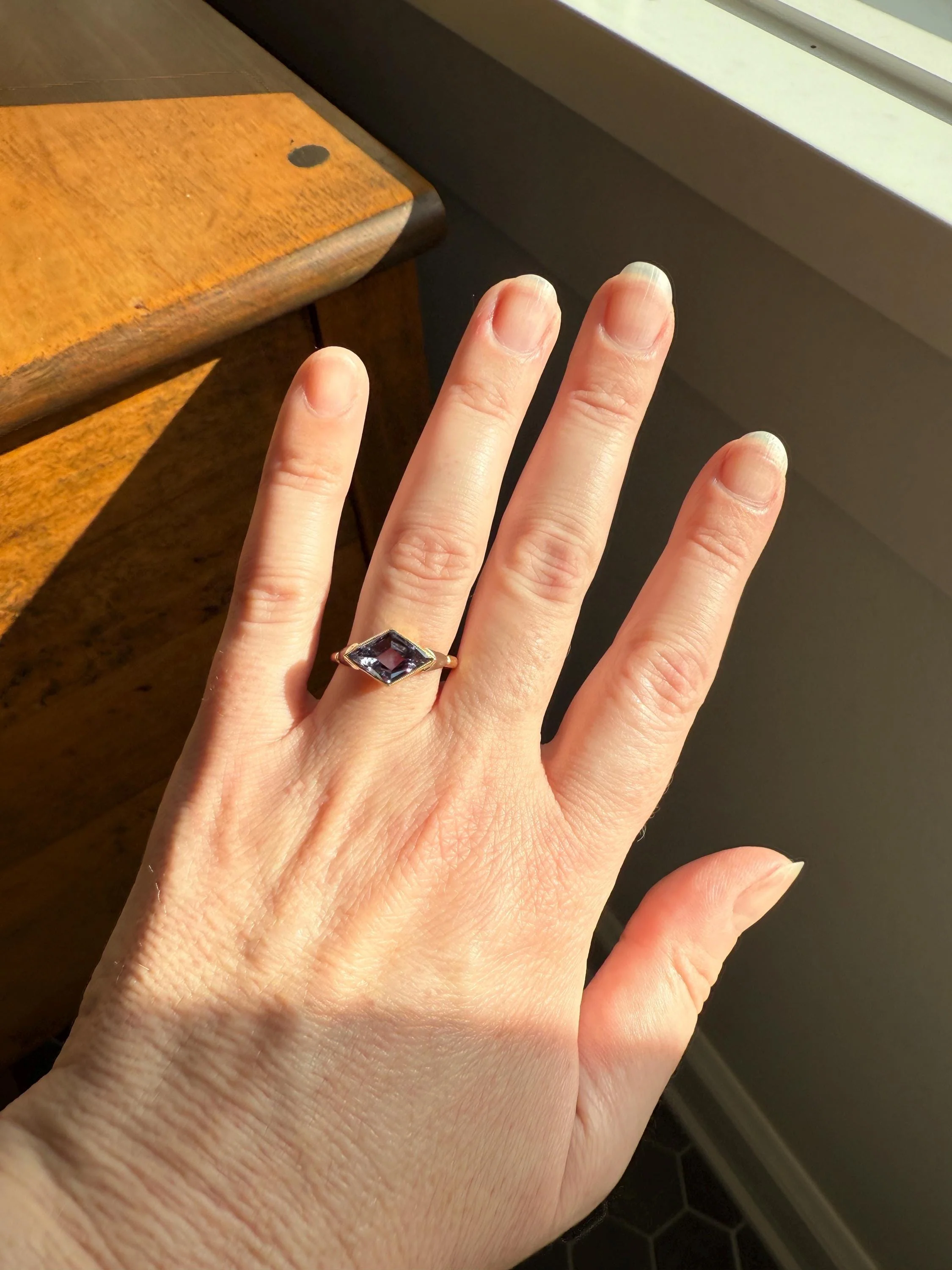 Color Change Indigo Purple Blue SAPPHIRE or Alexandrite? East West KITE Lozenge 18k French Vintage to Art Deco Ring Geometric Stacker Band - Image 13