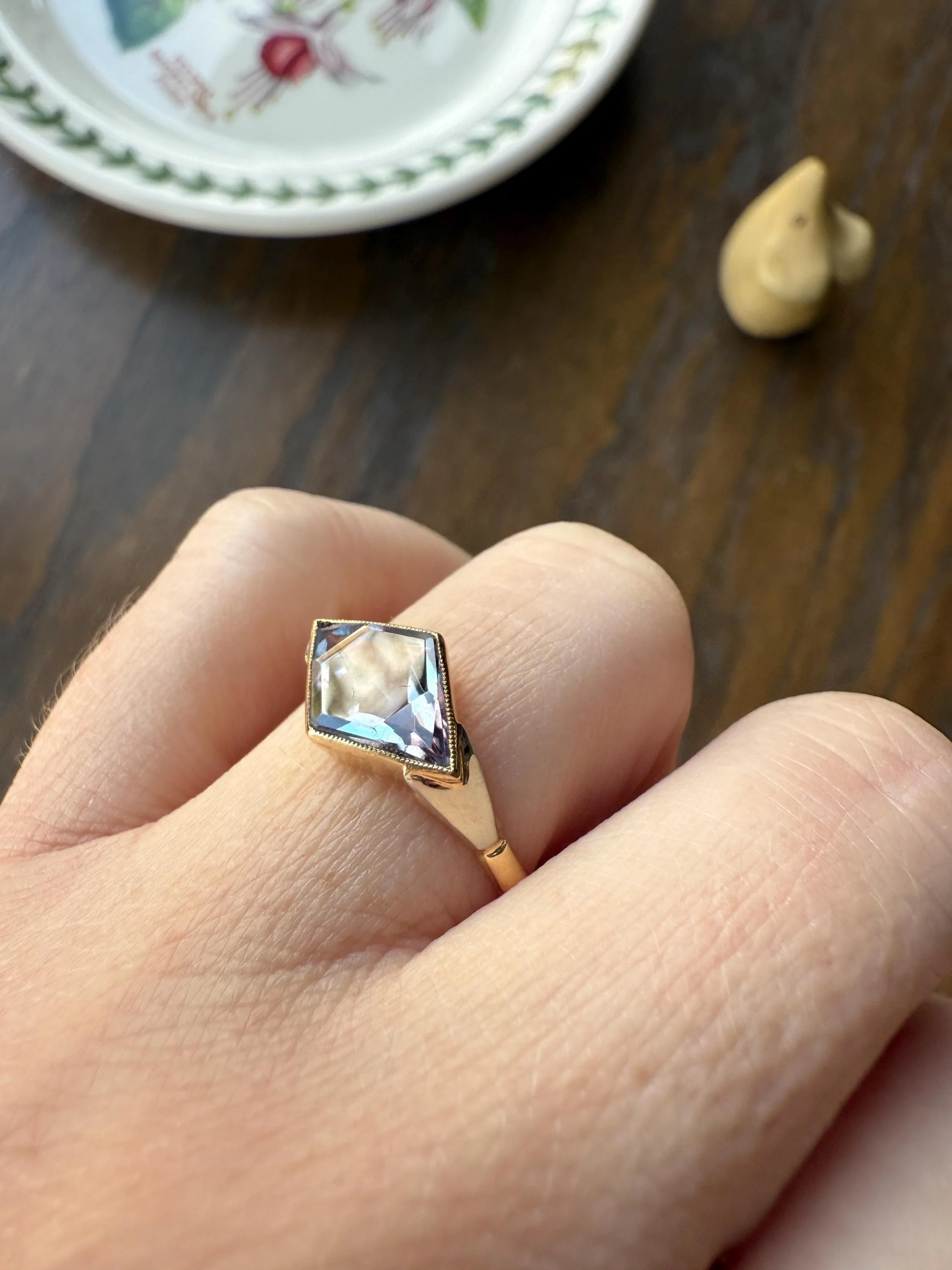 Color Change Indigo Purple Blue SAPPHIRE or Alexandrite? East West KITE Lozenge 18k French Vintage to Art Deco Ring Geometric Stacker Band - Image 14