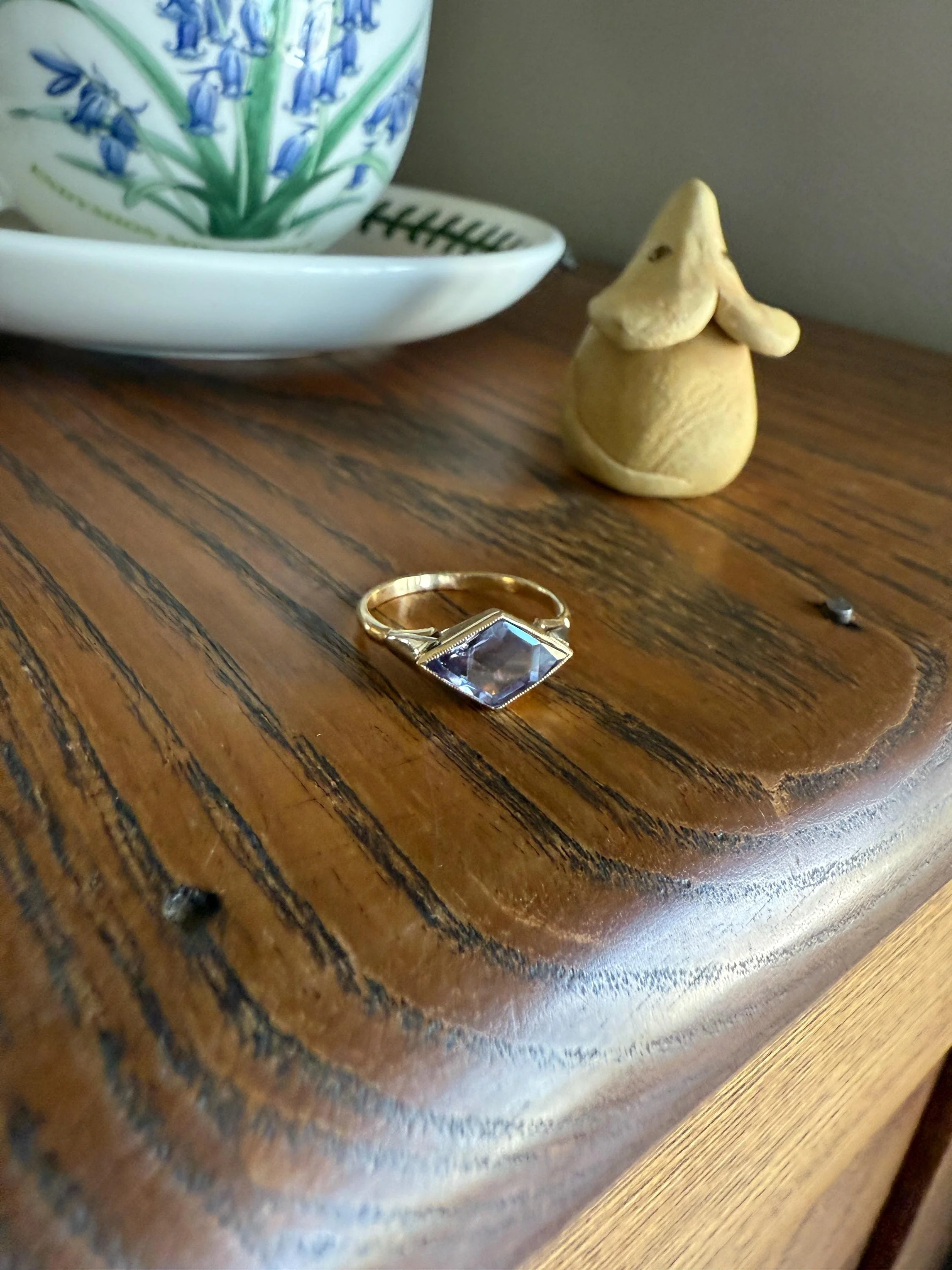 Color Change Indigo Purple Blue SAPPHIRE or Alexandrite? East West KITE Lozenge 18k French Vintage to Art Deco Ring Geometric Stacker Band - Image 16