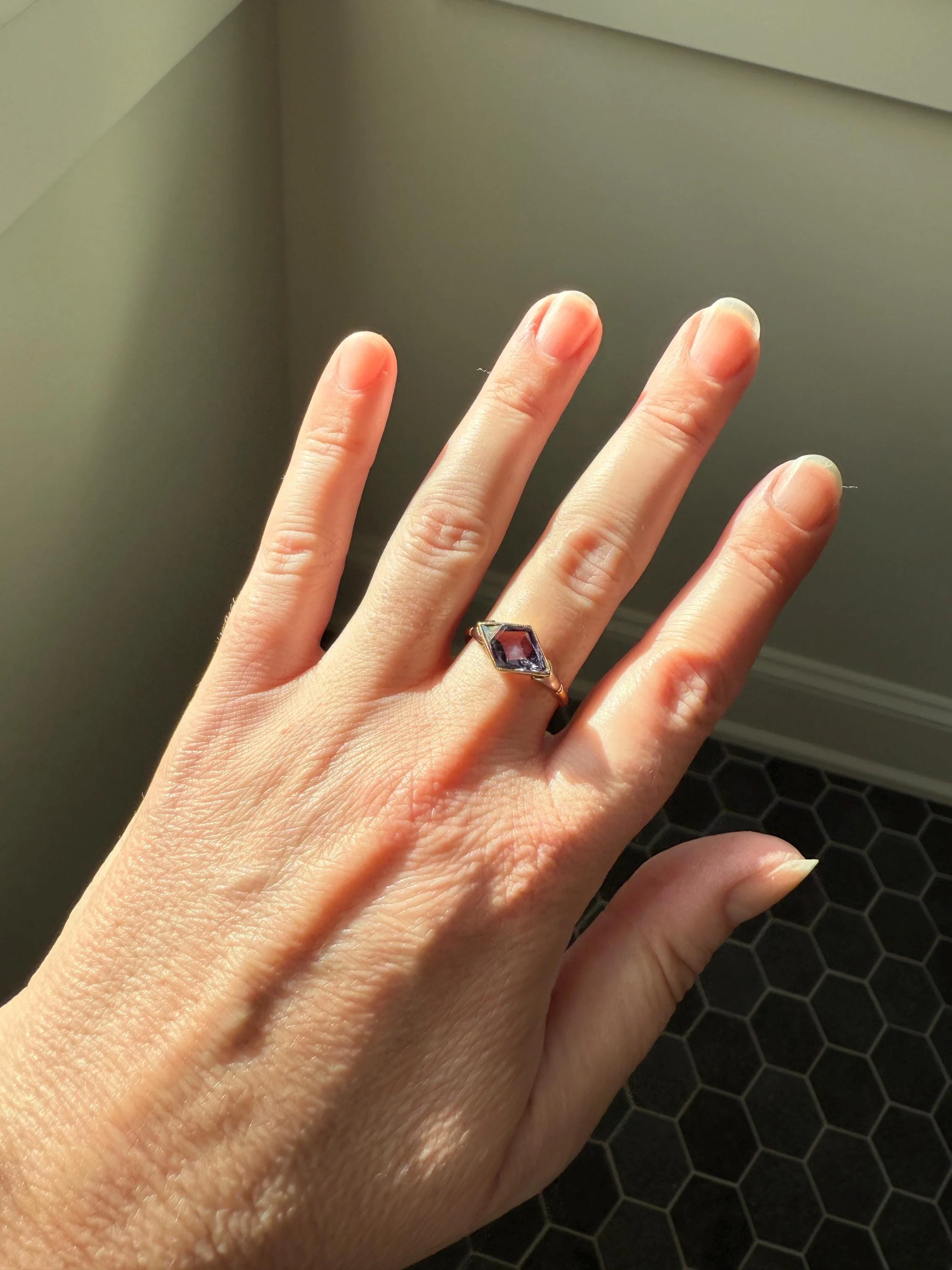 Color Change Indigo Purple Blue SAPPHIRE or Alexandrite? East West KITE Lozenge 18k French Vintage to Art Deco Ring Geometric Stacker Band - Image 17