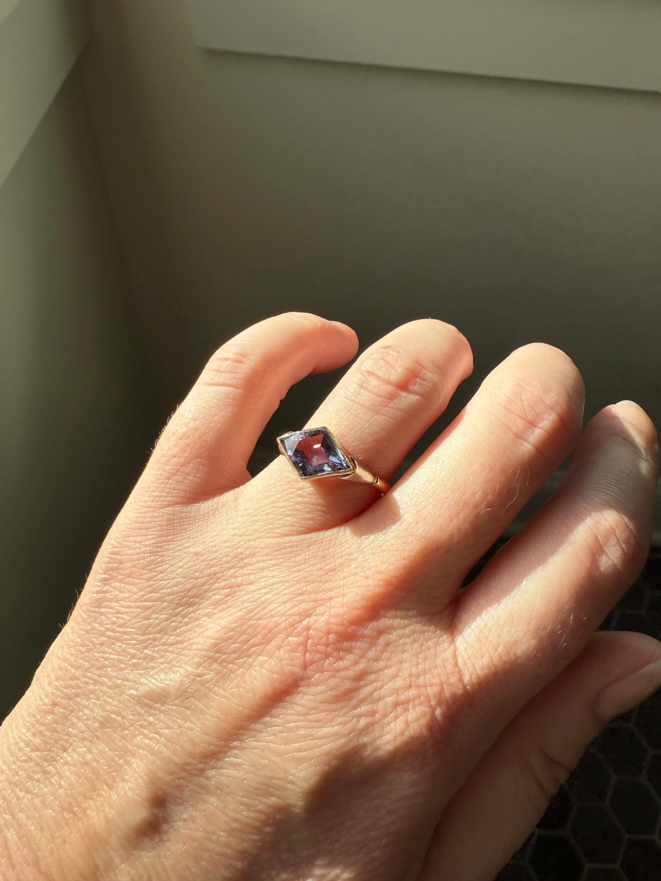 Color Change Indigo Purple Blue SAPPHIRE or Alexandrite? East West KITE Lozenge 18k French Vintage to Art Deco Ring Geometric Stacker Band - Image 18
