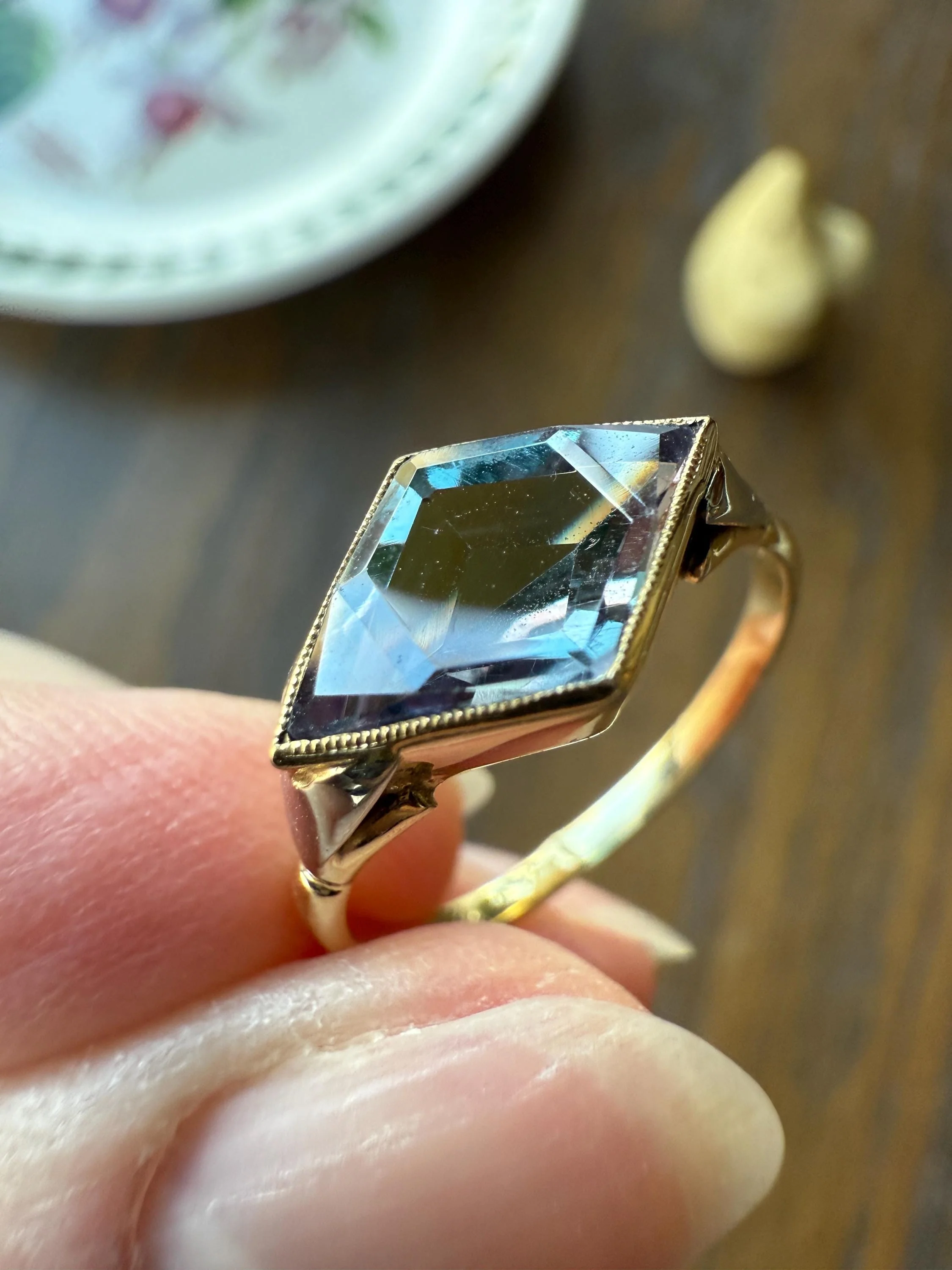 Color Change Indigo Purple Blue SAPPHIRE or Alexandrite? East West KITE Lozenge 18k French Vintage to Art Deco Ring Geometric Stacker Band - Image 2