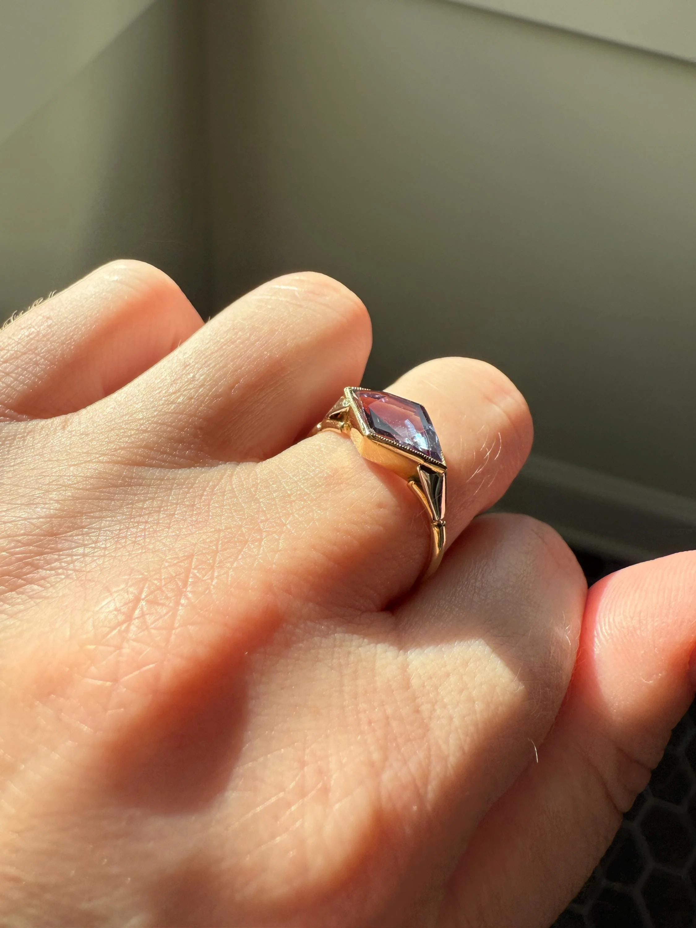 Color Change Indigo Purple Blue SAPPHIRE or Alexandrite? East West KITE Lozenge 18k French Vintage to Art Deco Ring Geometric Stacker Band - Image 9