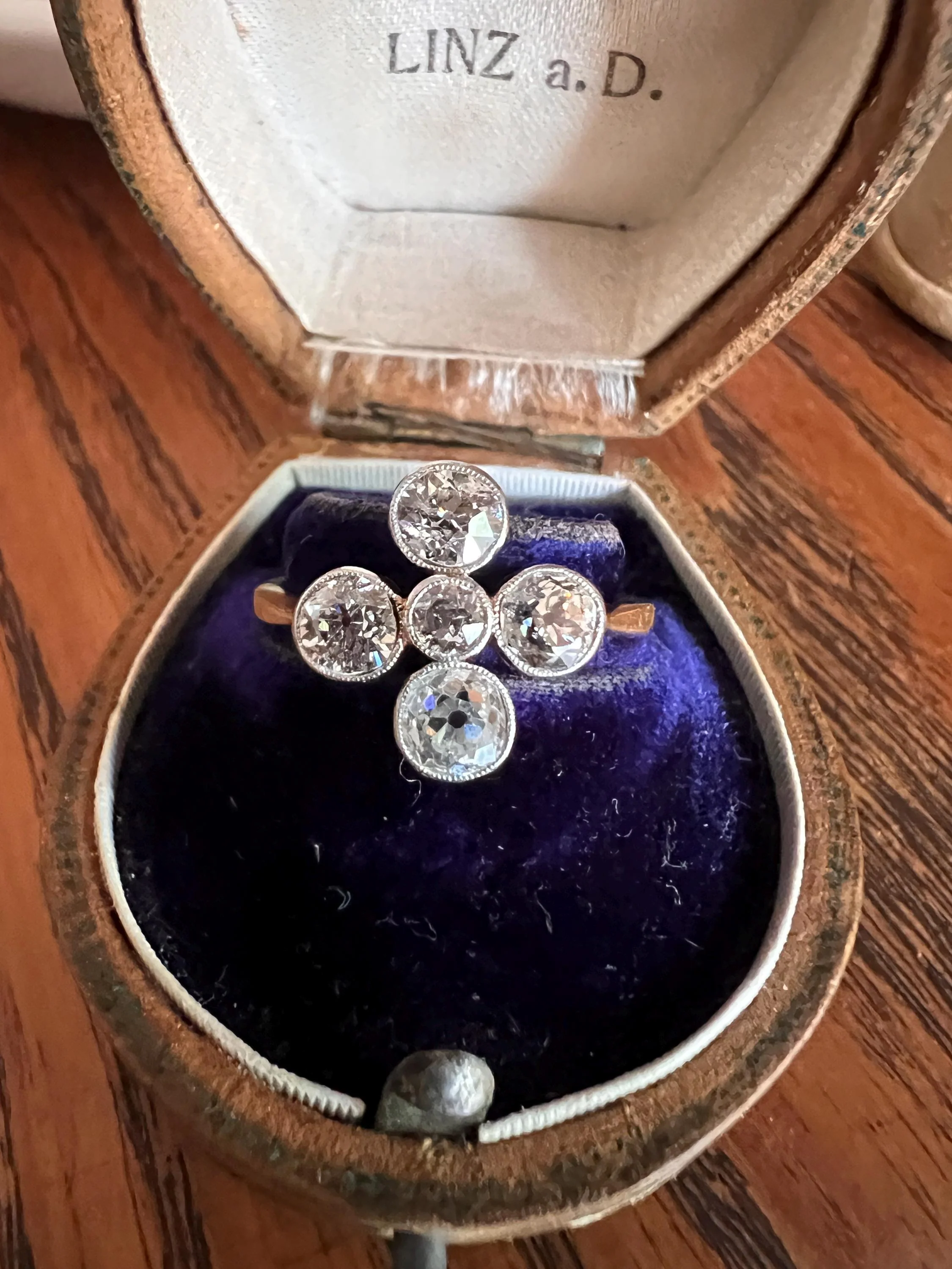 CRUCIFORM 1.25 Carat Old Mine Cut DIAMOND Ring Antique EDWARDIAN 18k Gold Platinum Five Stone - Image 6