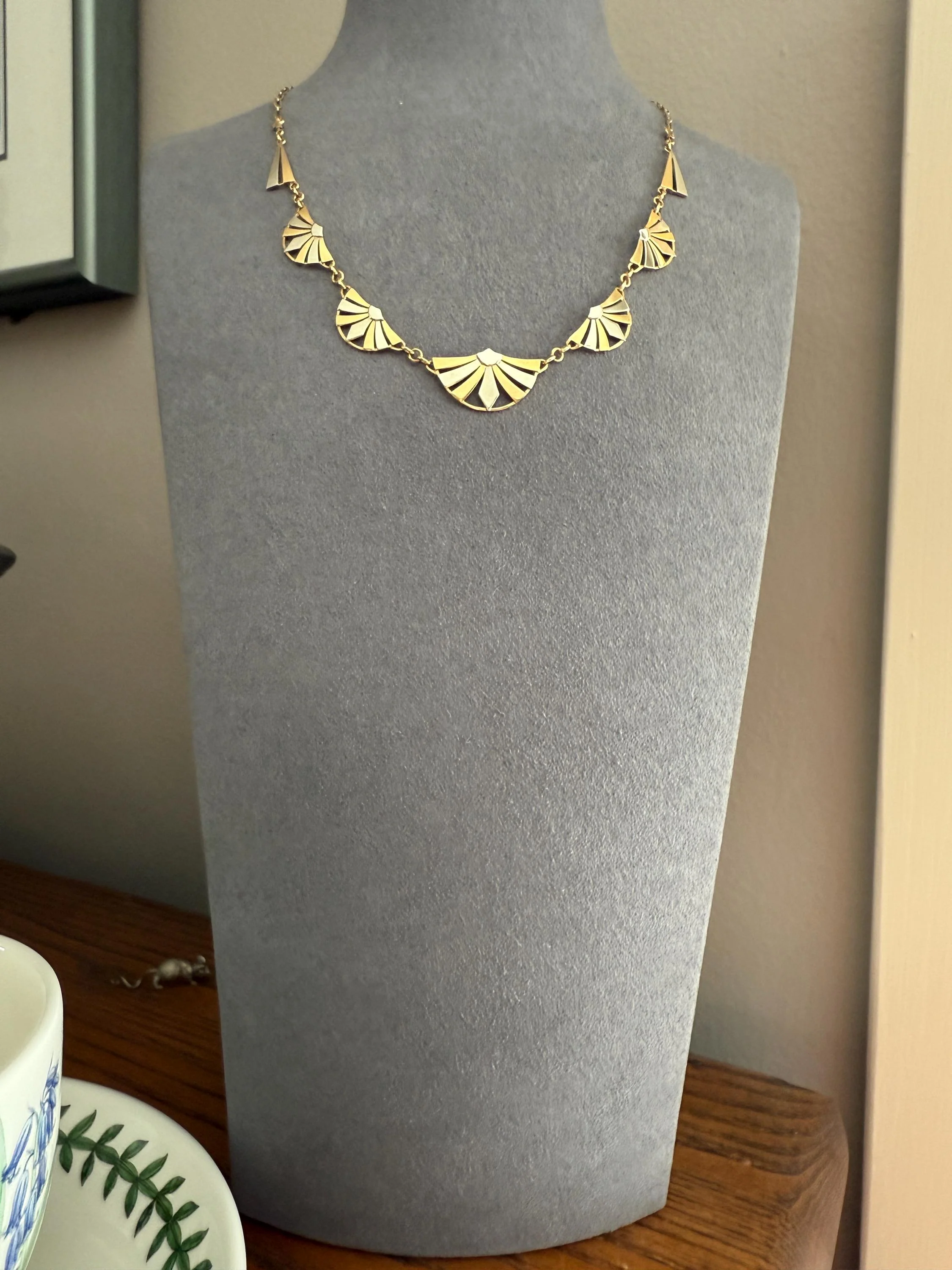 DAISIES French Art Deco Antique 18k Gold Floral Fan Two Tone Necklace Drapery Chain Collar Flower Pendants Figural - Image 2