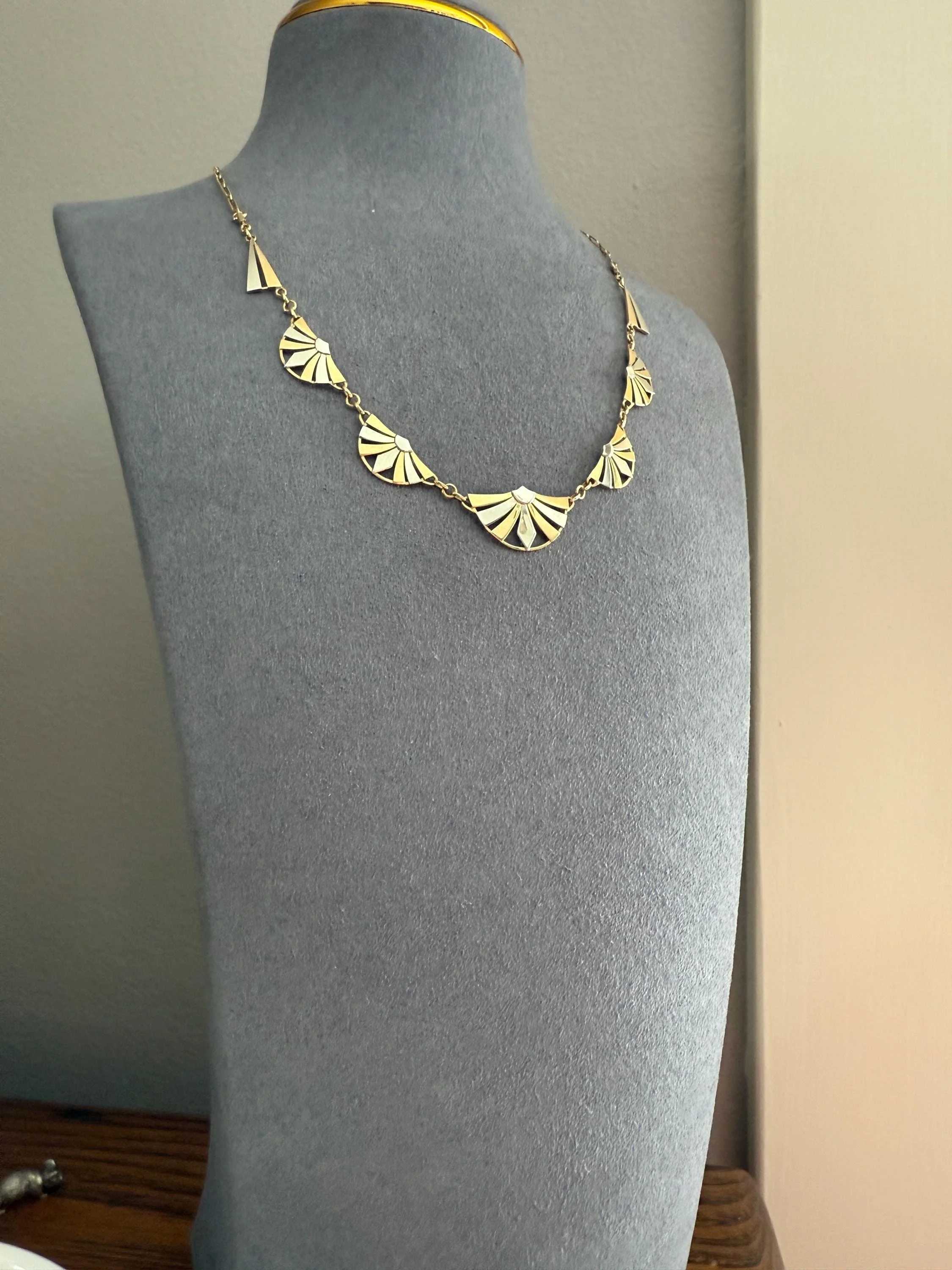 DAISIES French Art Deco Antique 18k Gold Floral Fan Two Tone Necklace Drapery Chain Collar Flower Pendants Figural - Image 5