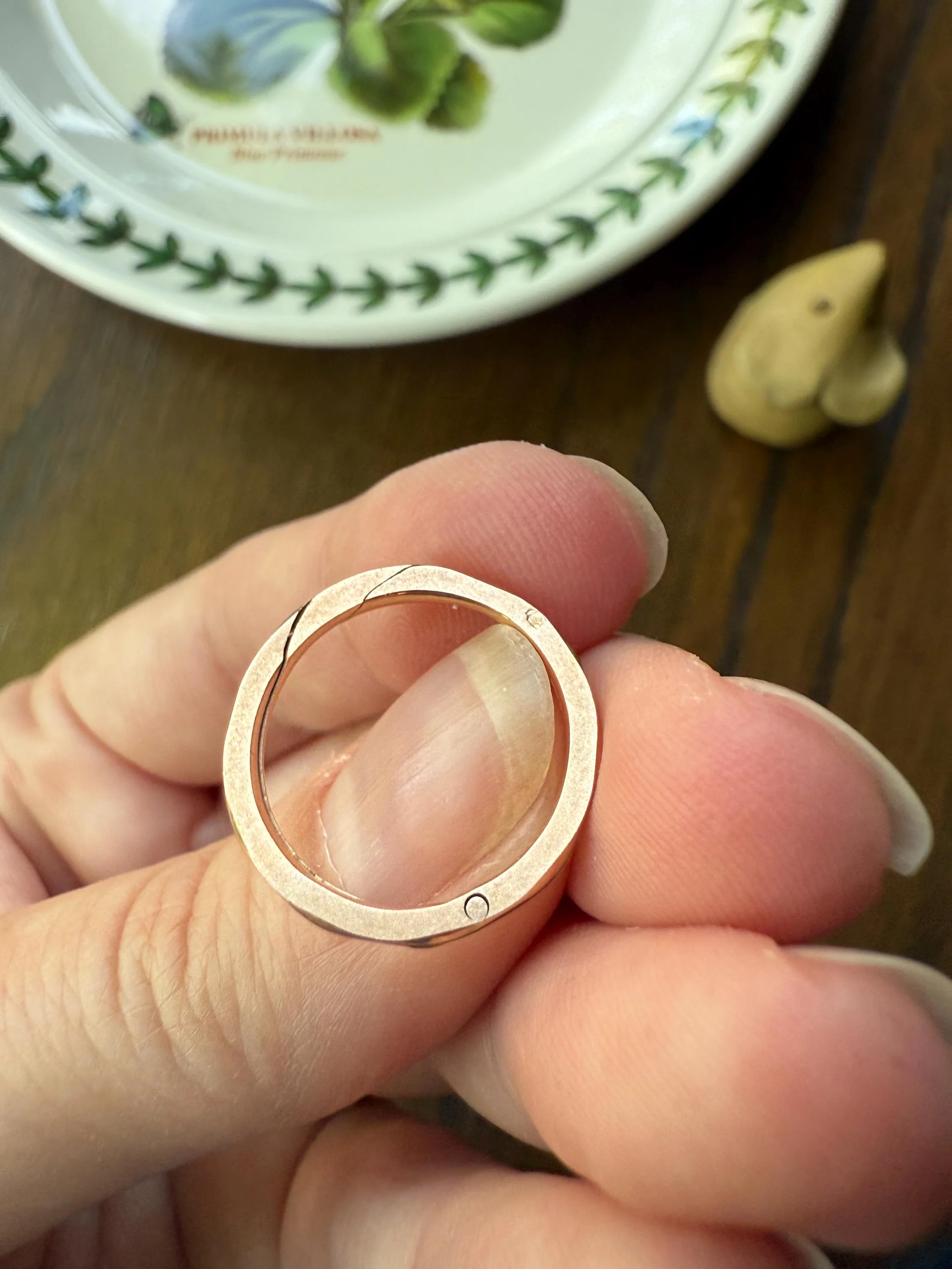 DATED 1833 GEORGIAN Era French Antique 18k Gold GIMMEL Twin Wedding Band Skinny Puzzle RiNG Beveled Faceted - Image 4