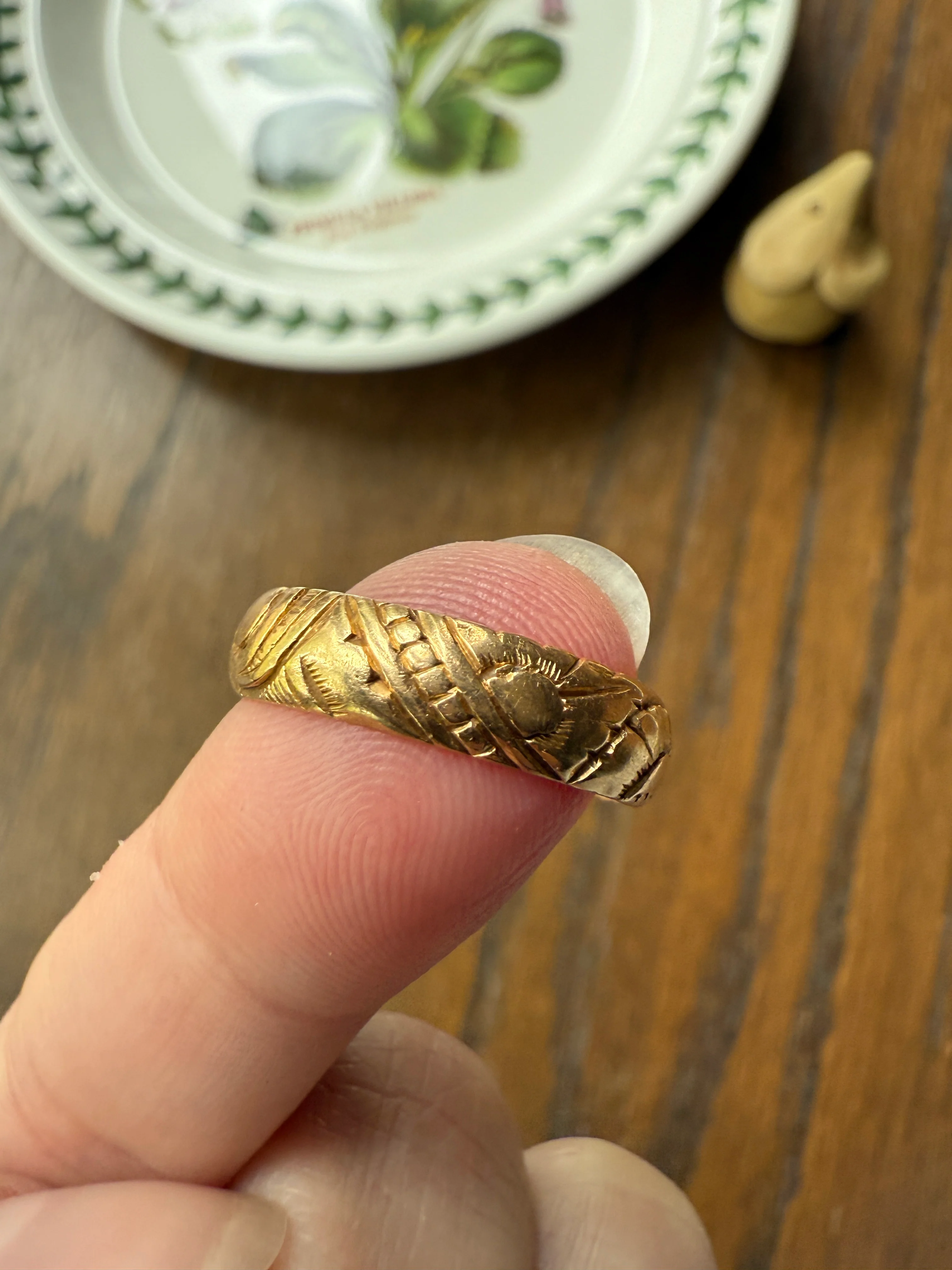 Dated FLORAL Embossed 5mm Scrolled Vintage c1960 Wedding Band 18k Gold Solid Eternity Ring Ornate Engraved Stacker Victorian Style - Image 19