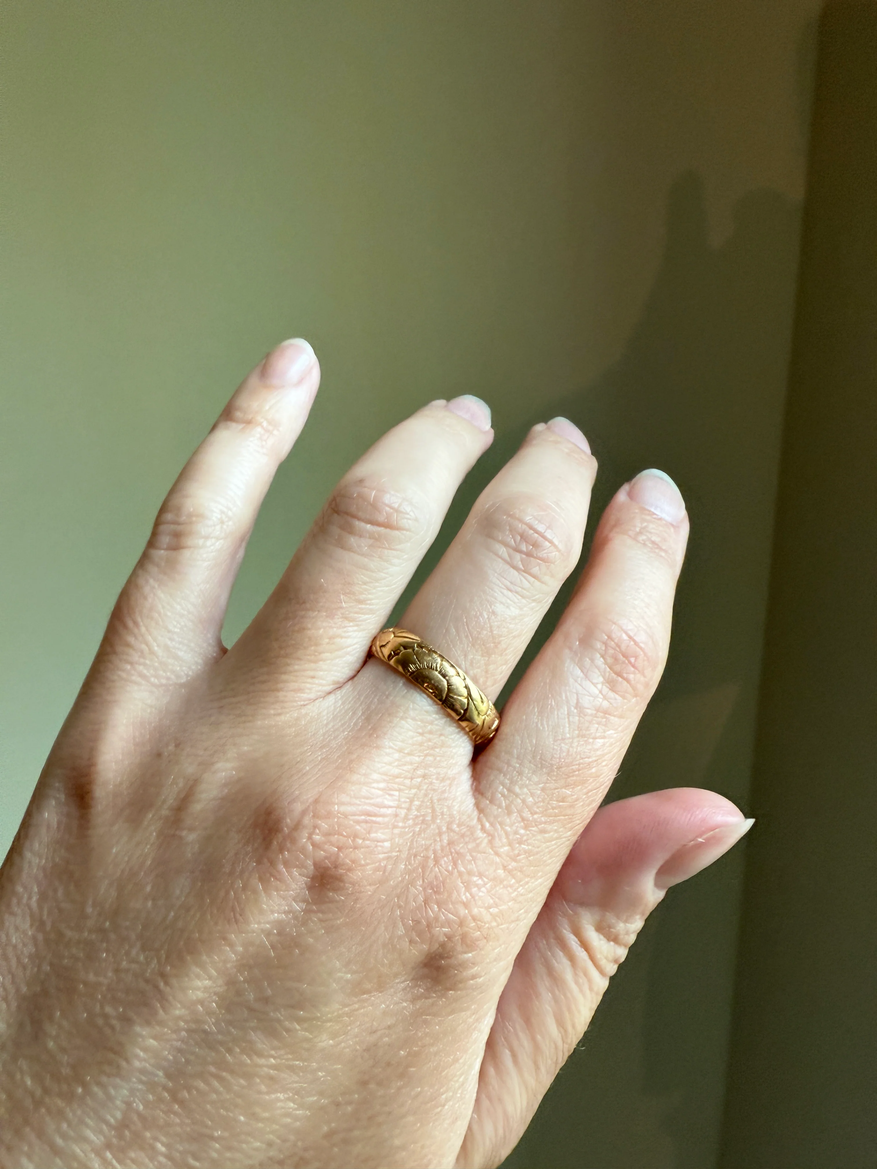 Dated FLORAL Embossed 5mm Scrolled Vintage c1960 Wedding Band 18k Gold Solid Eternity Ring Ornate Engraved Stacker Victorian Style - Image 24