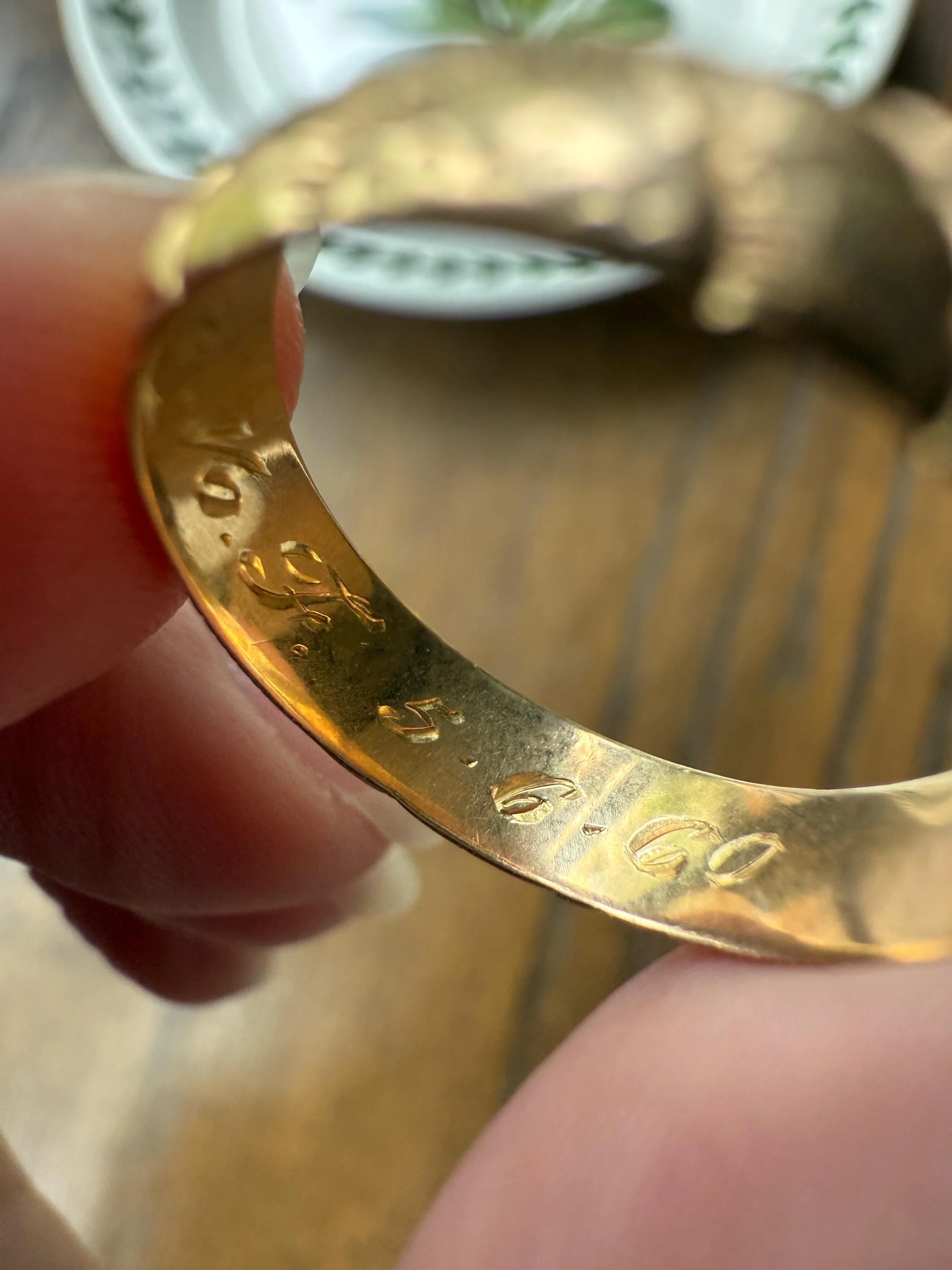 Dated FLORAL Embossed 5mm Scrolled Vintage c1960 Wedding Band 18k Gold Solid Eternity Ring Ornate Engraved Stacker Victorian Style - Image 4