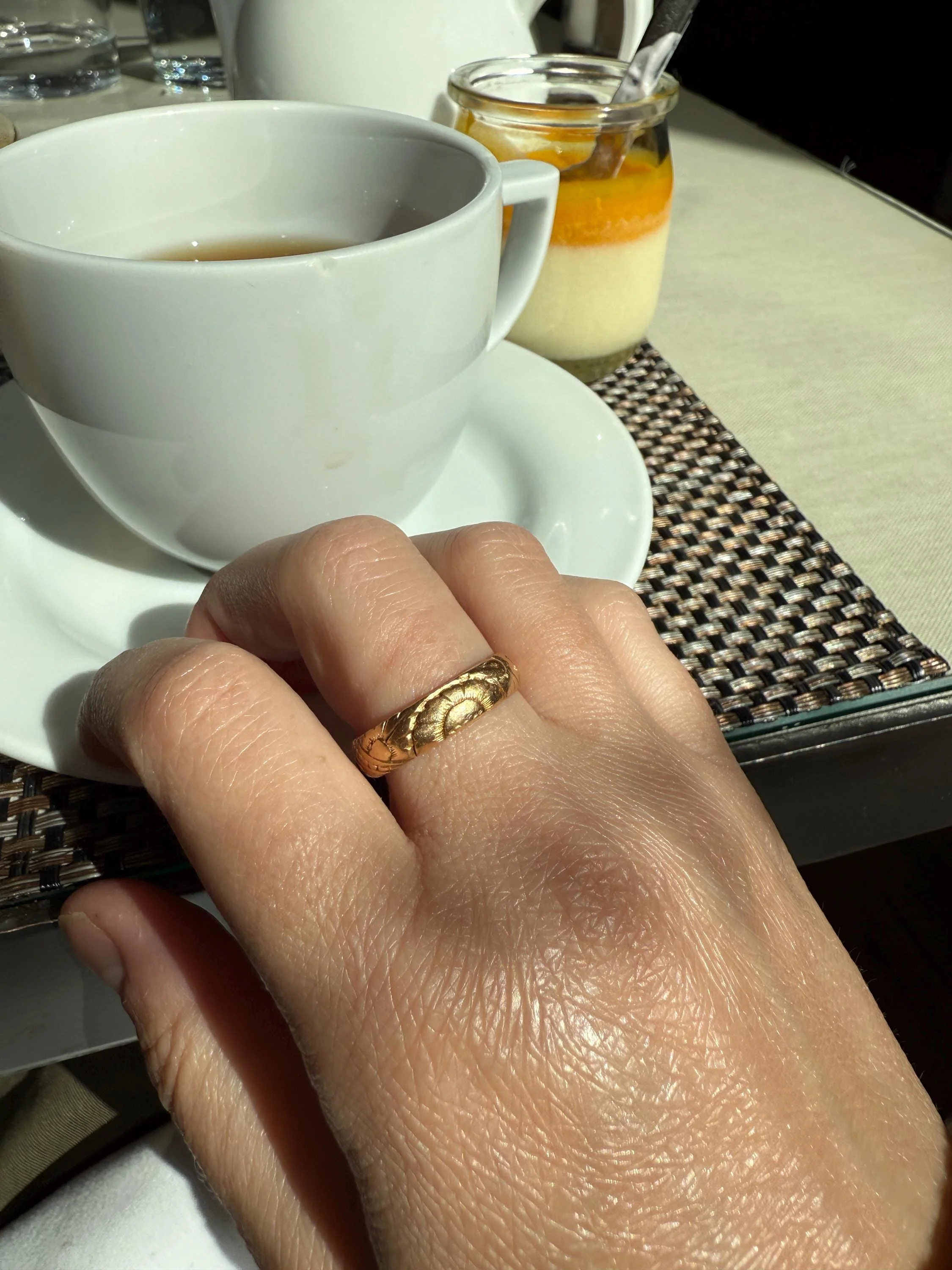 Dated FLORAL Embossed 5mm Scrolled Vintage c1960 Wedding Band 18k Gold Solid Eternity Ring Ornate Engraved Stacker Victorian Style - Image 9