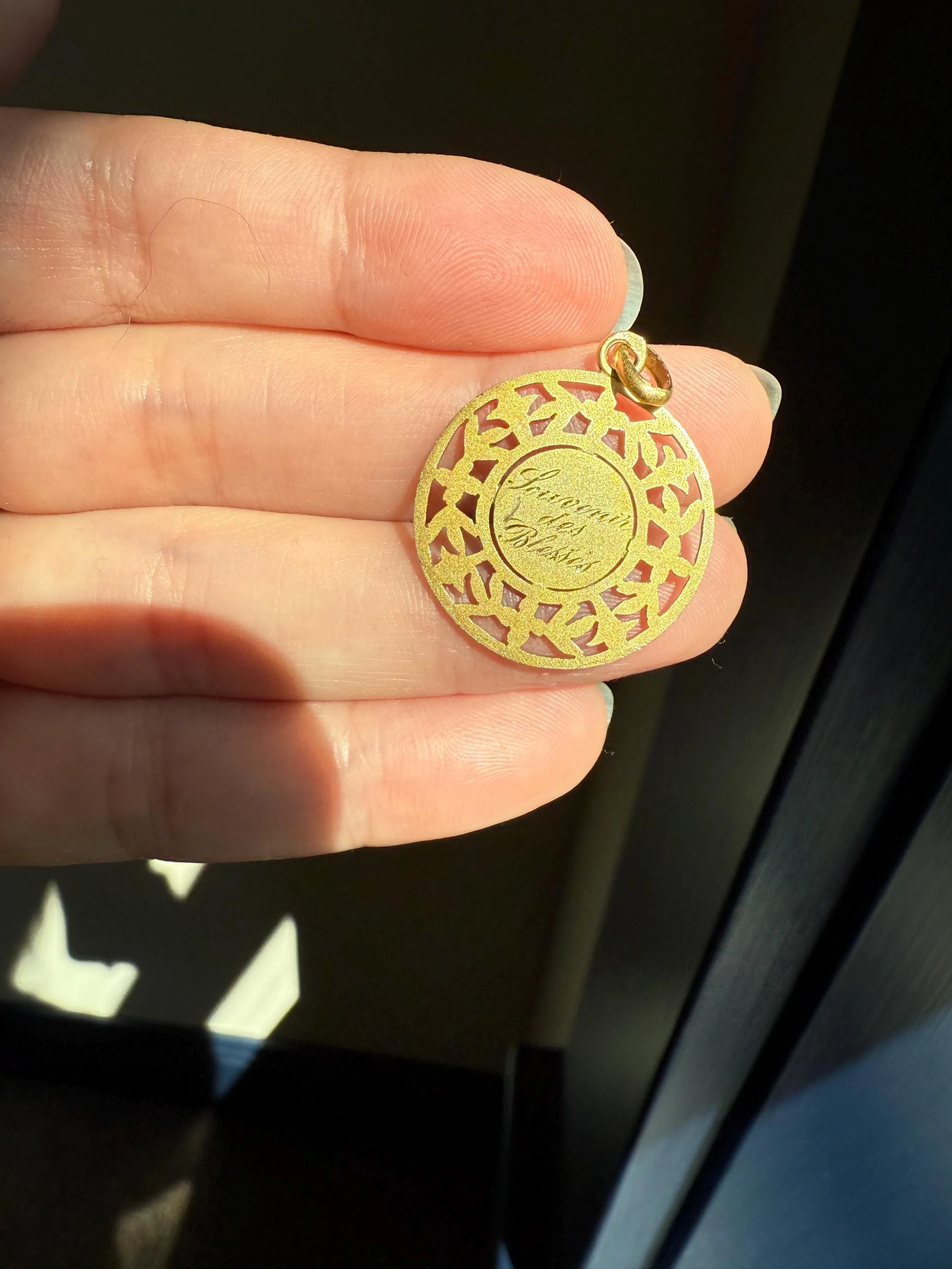 DATED June 1915 Souvenir Green Leaf Forget Me Not French Engraved Love Medal Art Nouveau Antique 18k Gold PENDANT Belle Epoque Floral Gift - Image 4