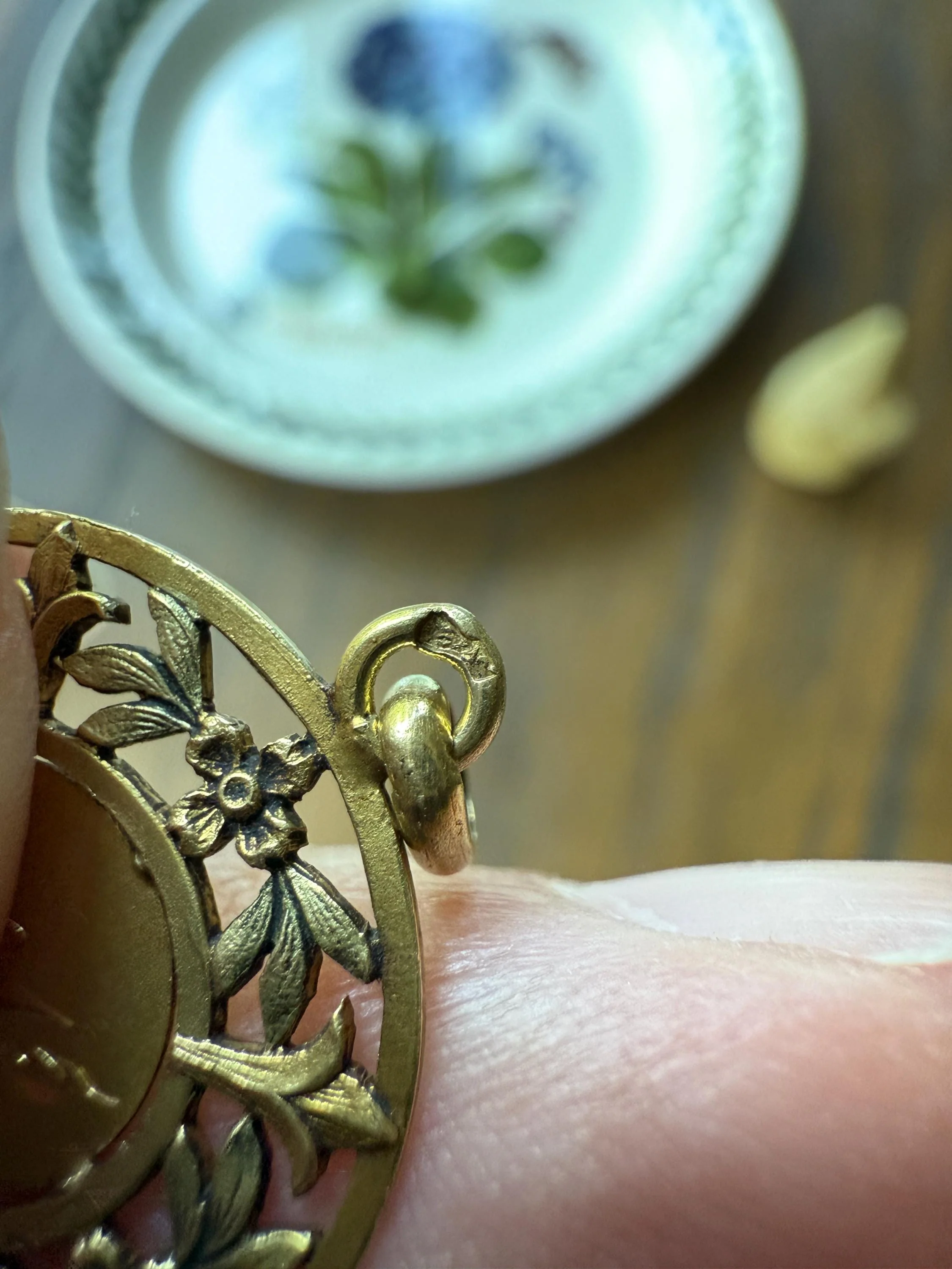 DATED June 1915 Souvenir Green Leaf Forget Me Not French Engraved Love Medal Art Nouveau Antique 18k Gold PENDANT Belle Epoque Floral Gift - Image 8