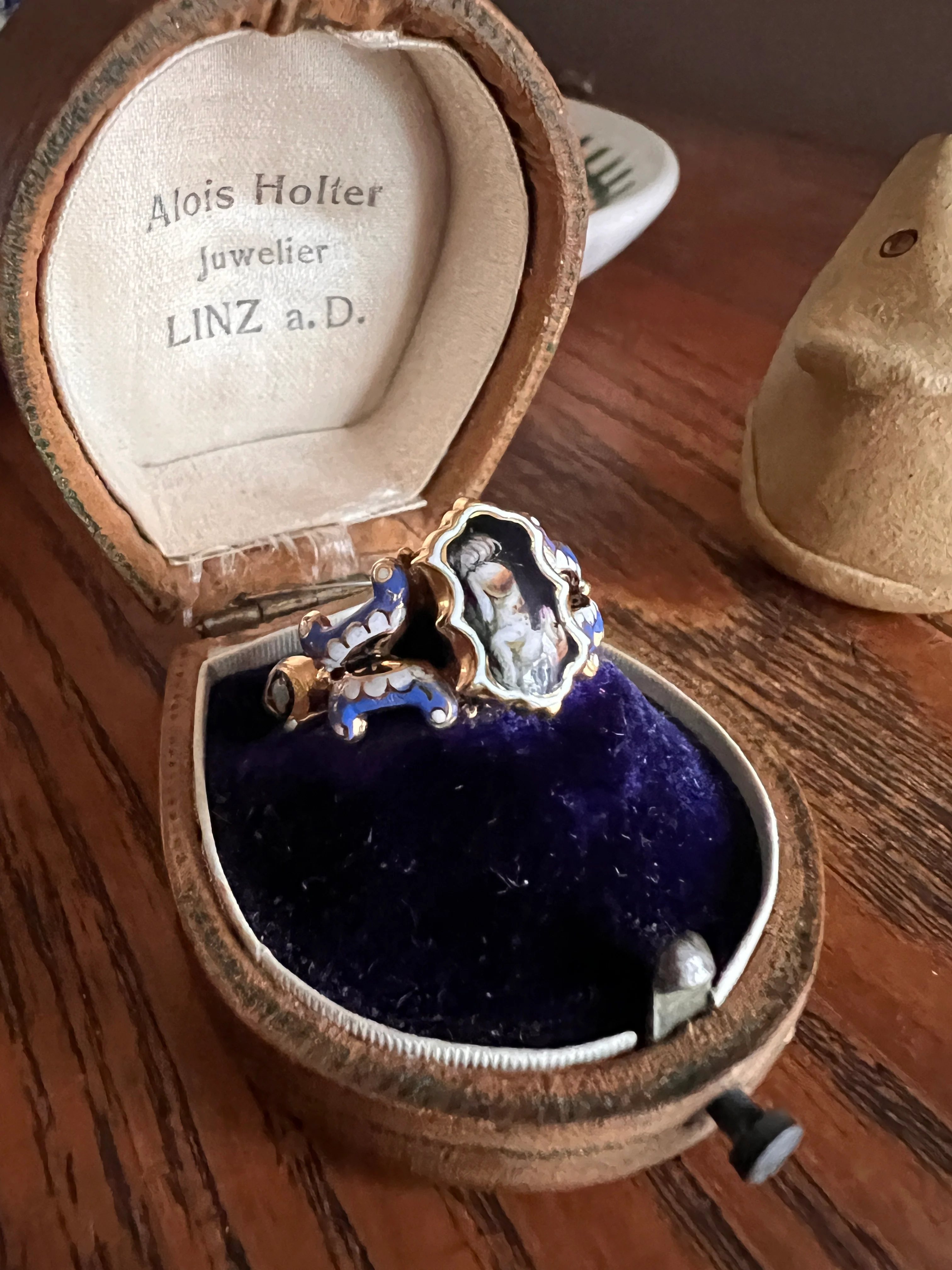 DOG Puppy Loyalty GEORGIAN Era LOCKET Poison Ring 18k Gold Enamel Figural Animal Jewelry Secret Compartment - Image 17