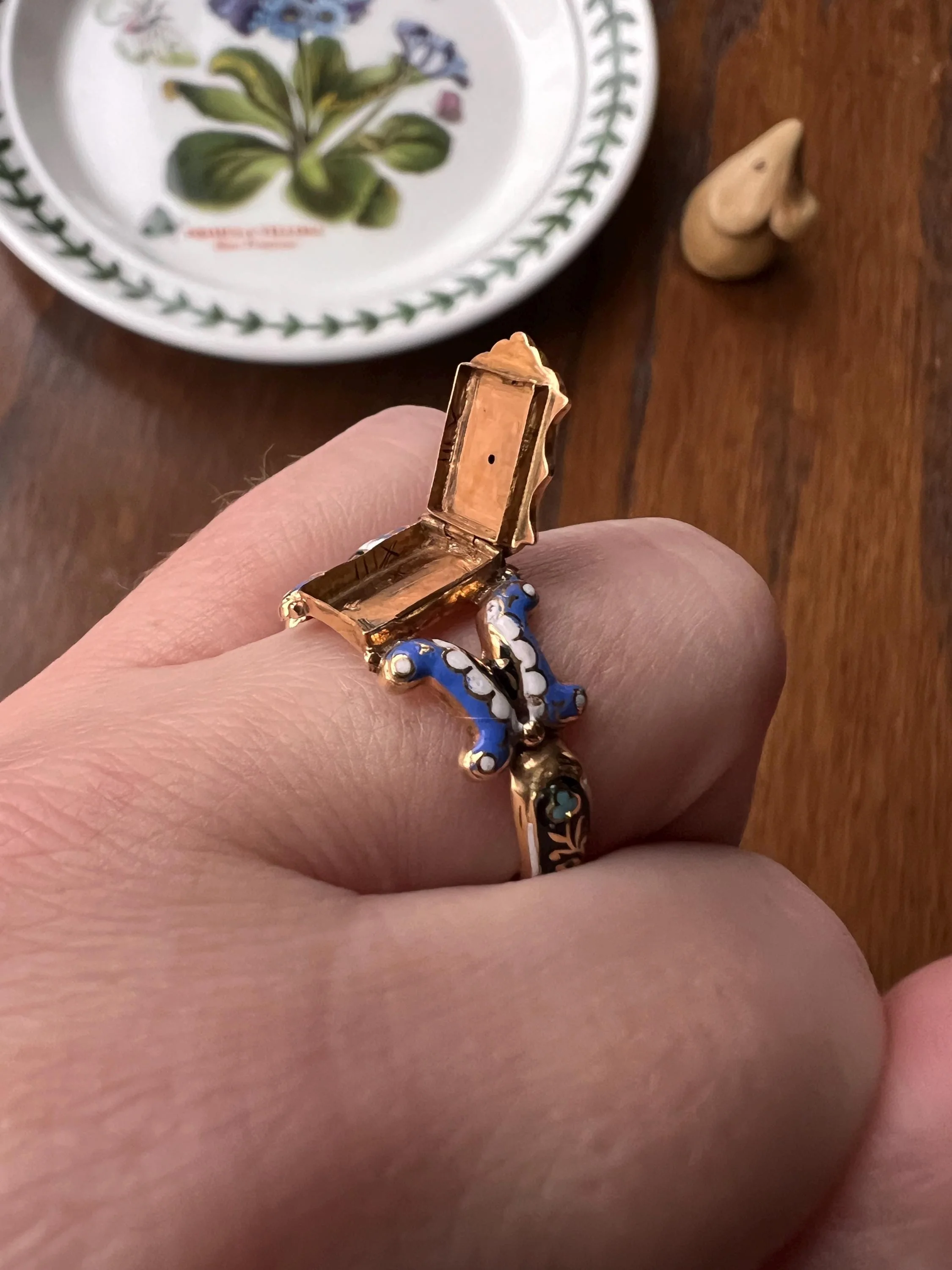 DOG Puppy Loyalty GEORGIAN Era LOCKET Poison Ring 18k Gold Enamel Figural Animal Jewelry Secret Compartment - Image 3