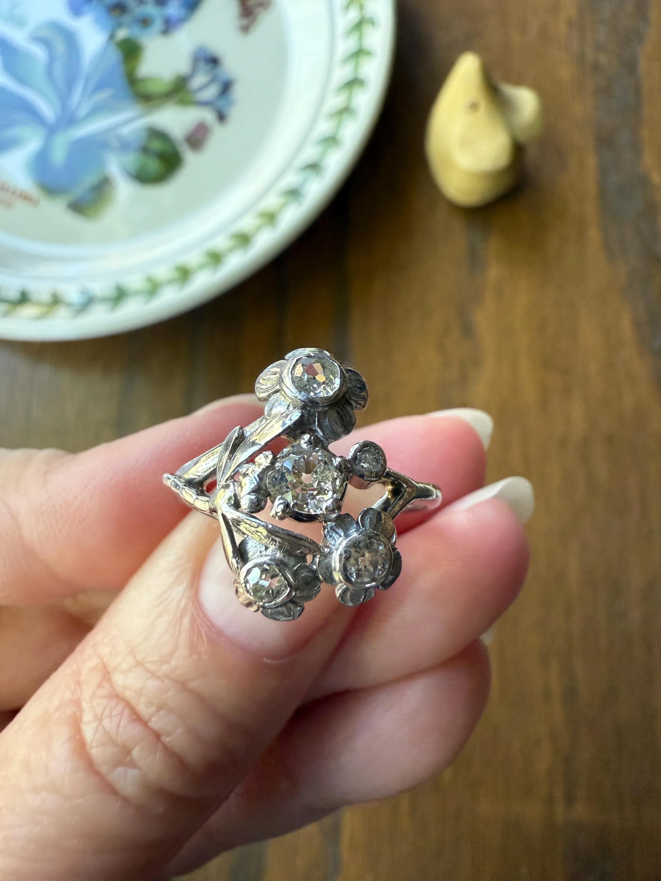 DRAGONFLY Special Dated 1922 Antique Ring 0.7 Carat Old Mine Cut DIAMONDS 18k White Gold Figural Flower Bouquet French Art Deco - Image 7