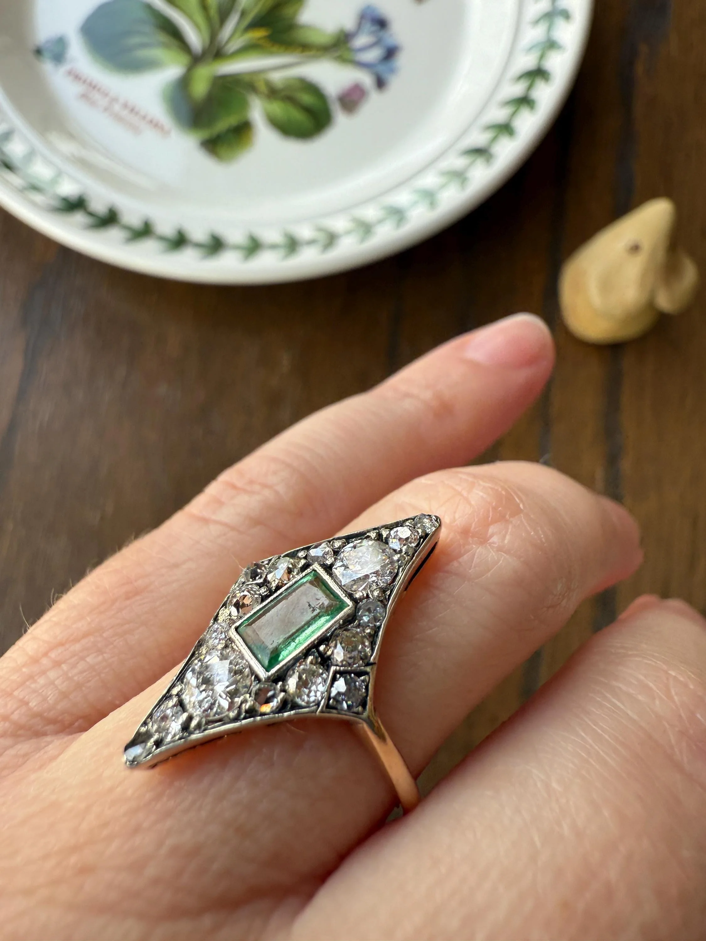 Dramatic Kite Shaped Panel Ring Green Natural Emerald 1 Carat Mixed Old Cut Diamonds Mine Rose Cluster 18k Gold & Platinum c1922 Art Deco - Image 11