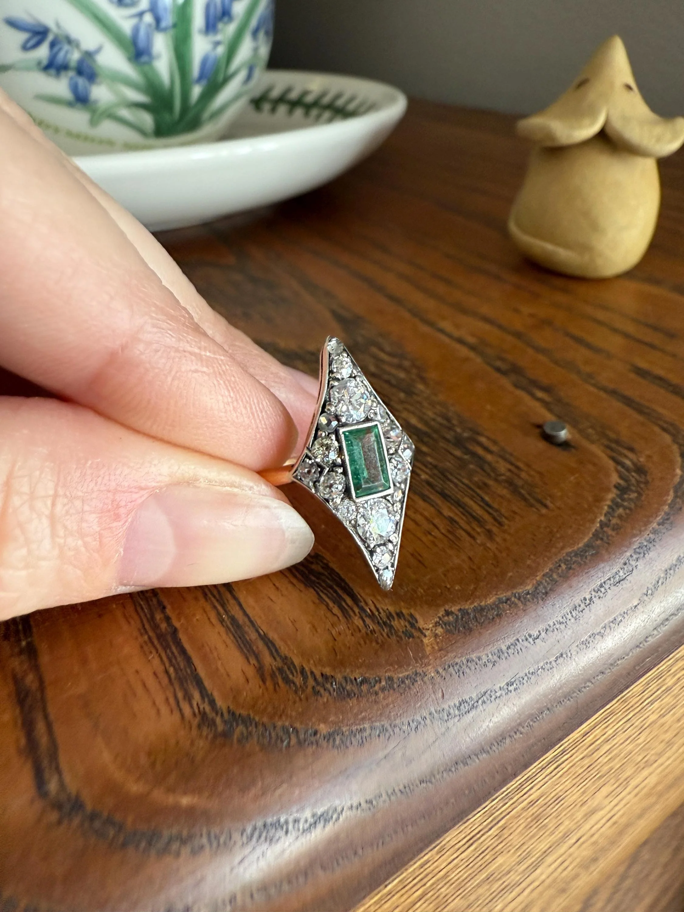 Dramatic Kite Shaped Panel Ring Green Natural Emerald 1 Carat Mixed Old Cut Diamonds Mine Rose Cluster 18k Gold & Platinum c1922 Art Deco - Image 12