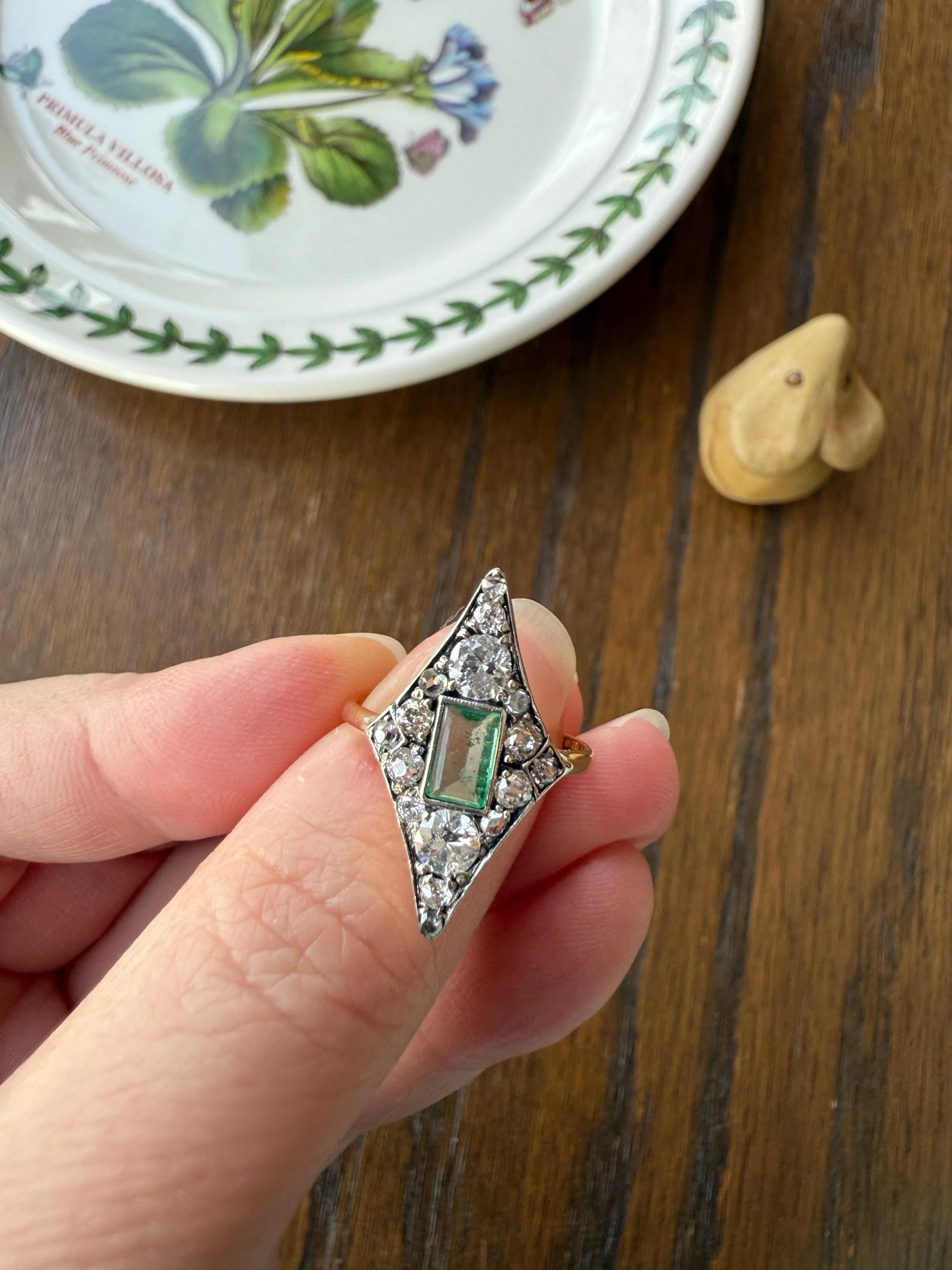 Dramatic Kite Shaped Panel Ring Green Natural Emerald 1 Carat Mixed Old Cut Diamonds Mine Rose Cluster 18k Gold & Platinum c1922 Art Deco - Image 15