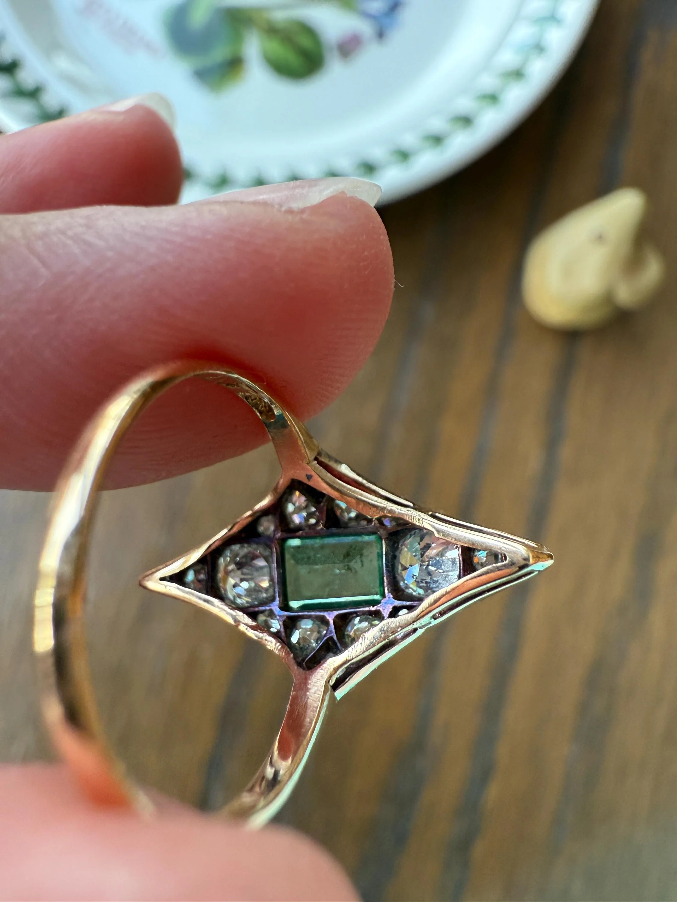 Dramatic Kite Shaped Panel Ring Green Natural Emerald 1 Carat Mixed Old Cut Diamonds Mine Rose Cluster 18k Gold & Platinum c1922 Art Deco - Image 20